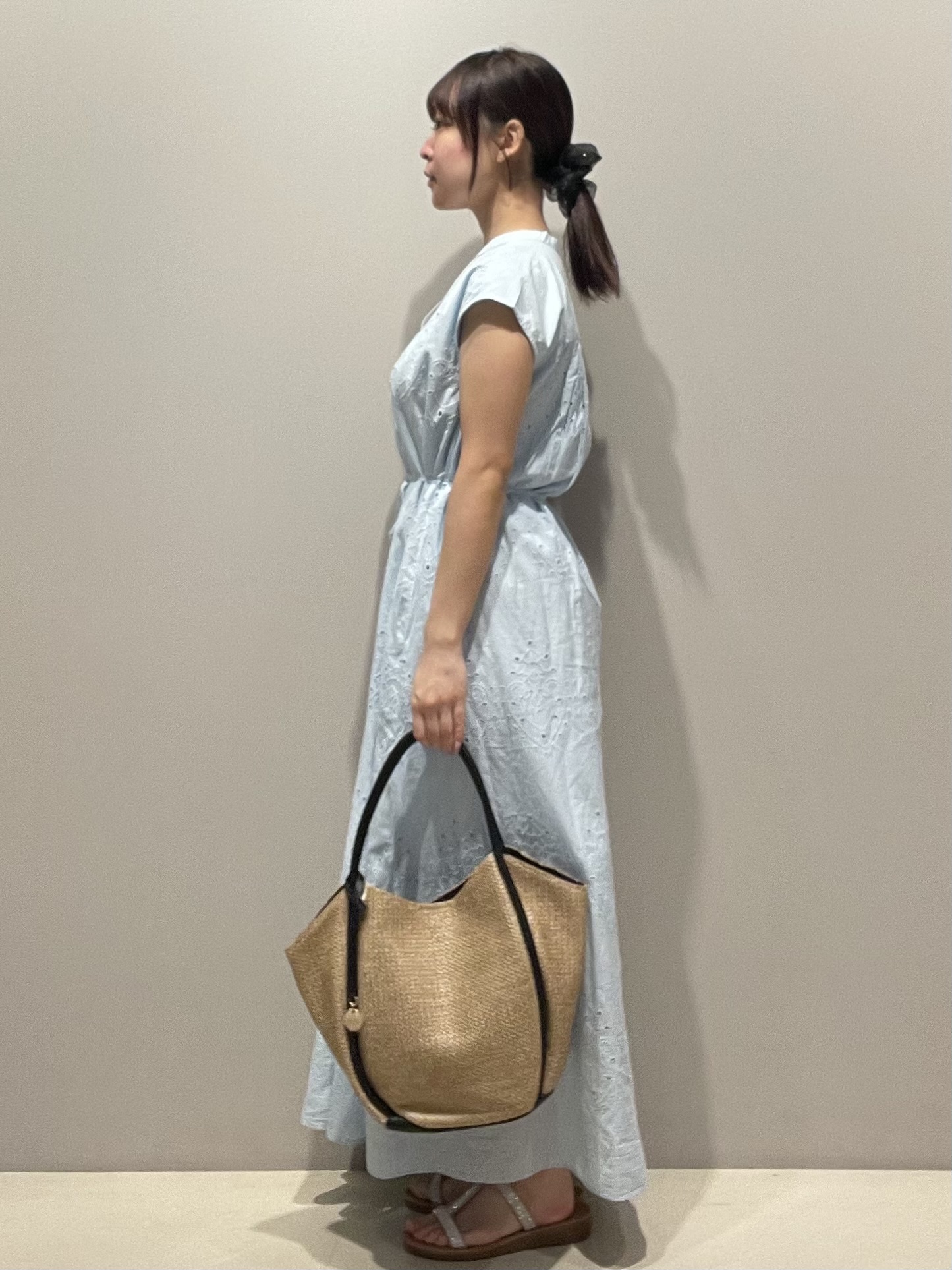 mikiさんの「OPAQUE.CLIP｜アイレットレース刺繍ワンピース【洗える】」を使ったコーディネート