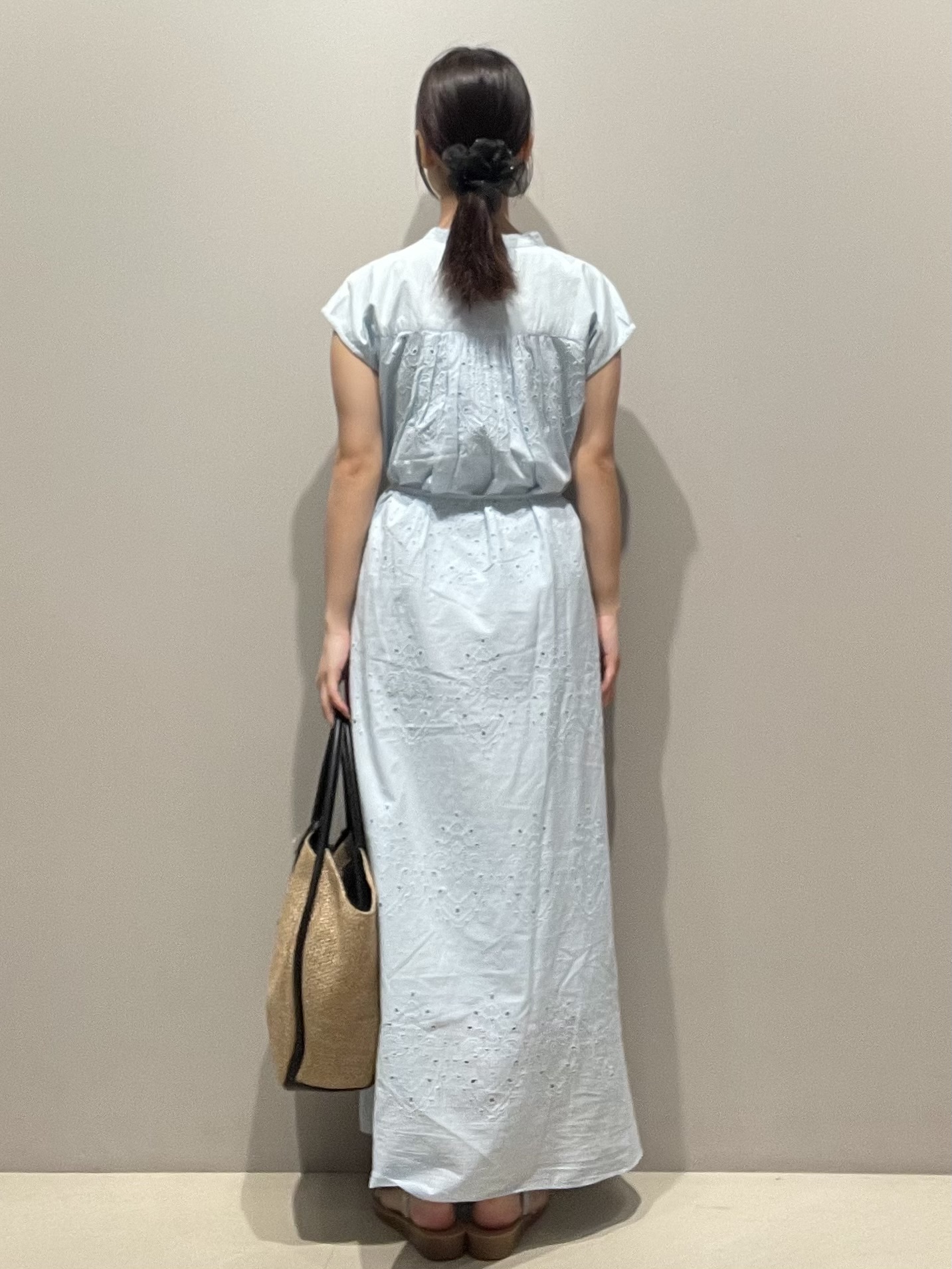 mikiさんの「OPAQUE.CLIP｜アイレットレース刺繍ワンピース【洗える】」を使ったコーディネート