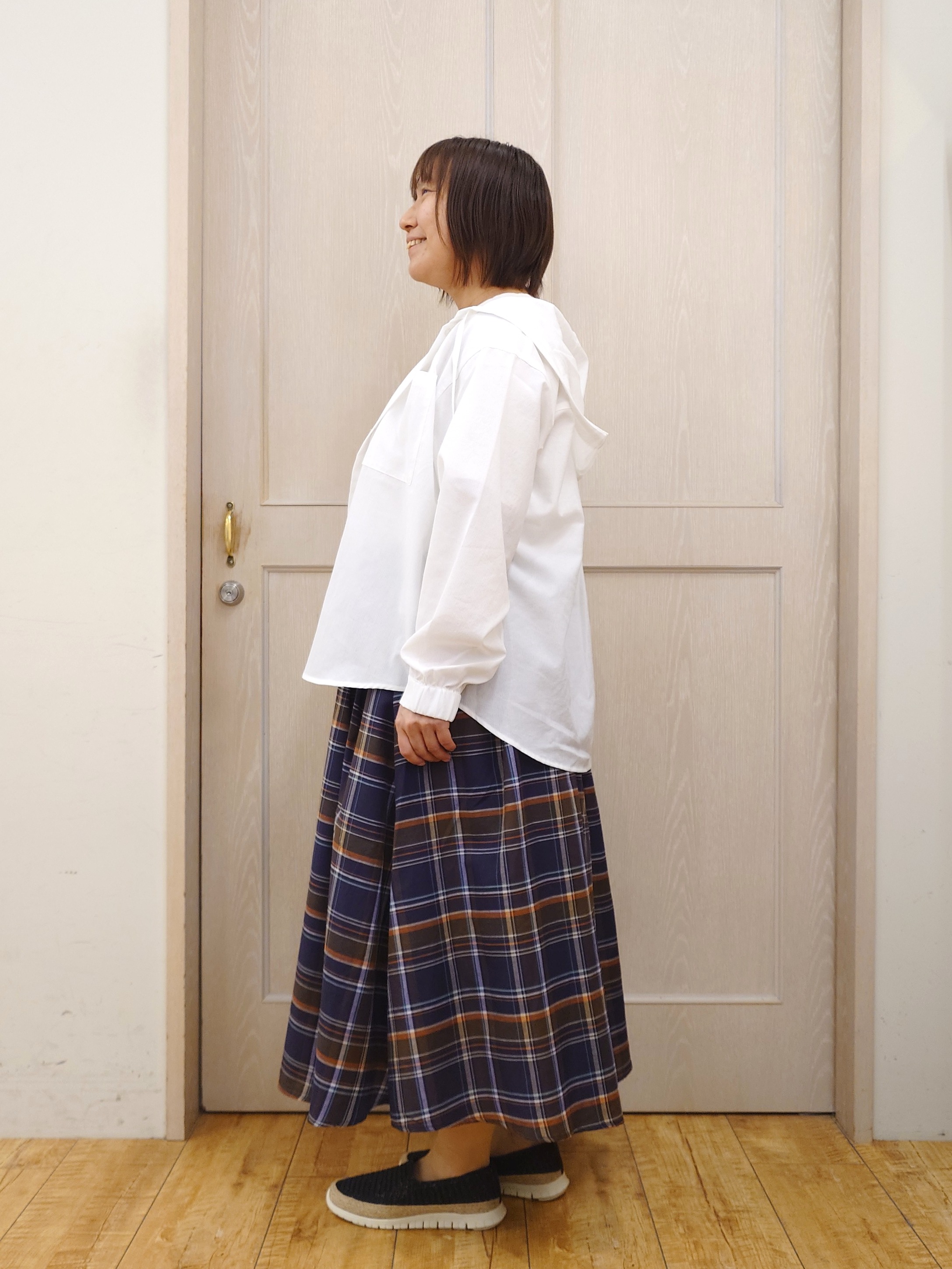 とろろさんの「SHOO･LA･RUE｜【通気性〇/洗濯機可/S-LL】UVカット機能付き ライトな着心地シャツパーカ」を使ったコーディネート