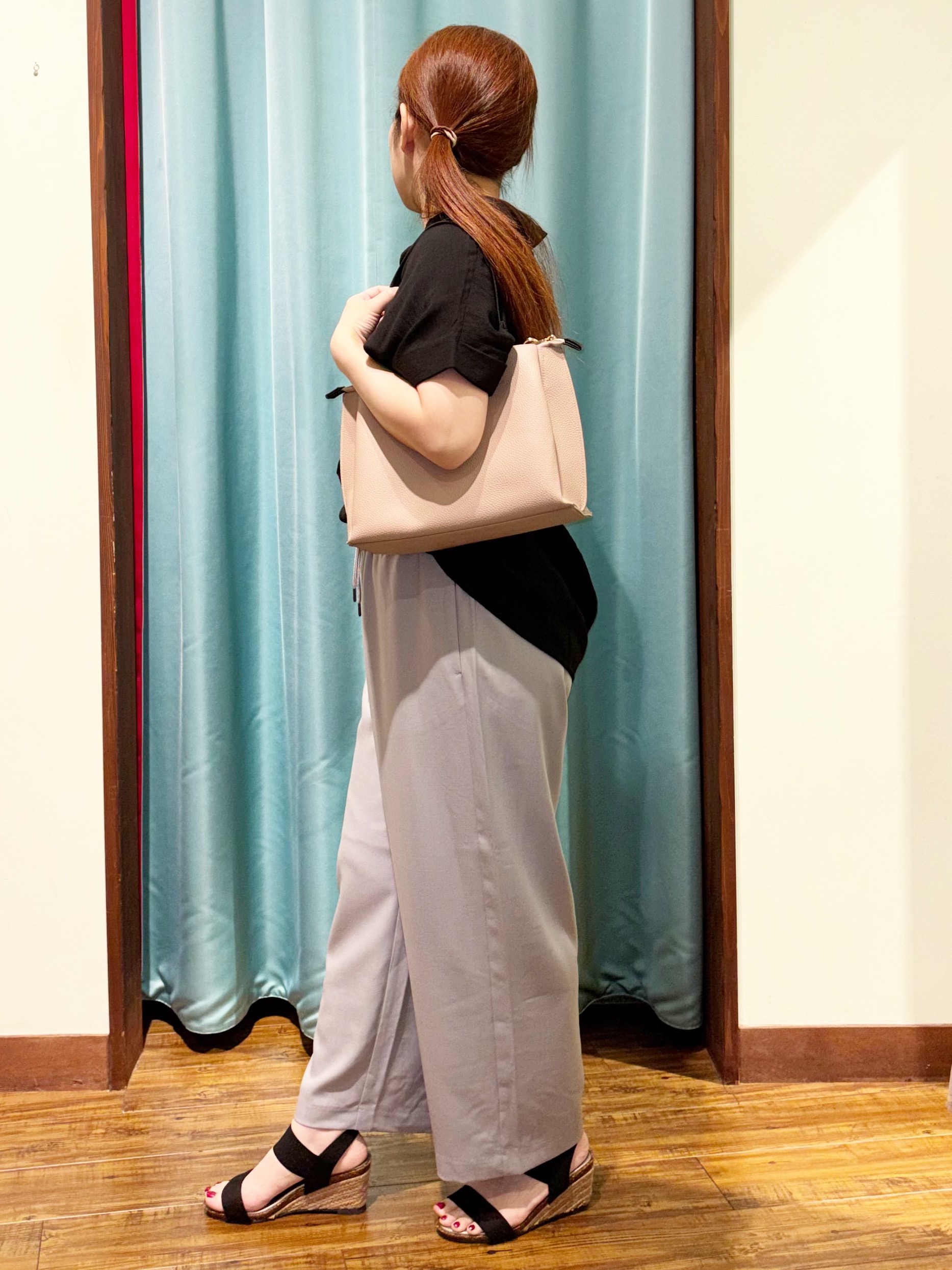 tukiさんの「SHOO･LA･RUE｜【S-LL/洗濯機可】インせず着られる 裾タック スキッパーシャツ」を使ったコーディネート