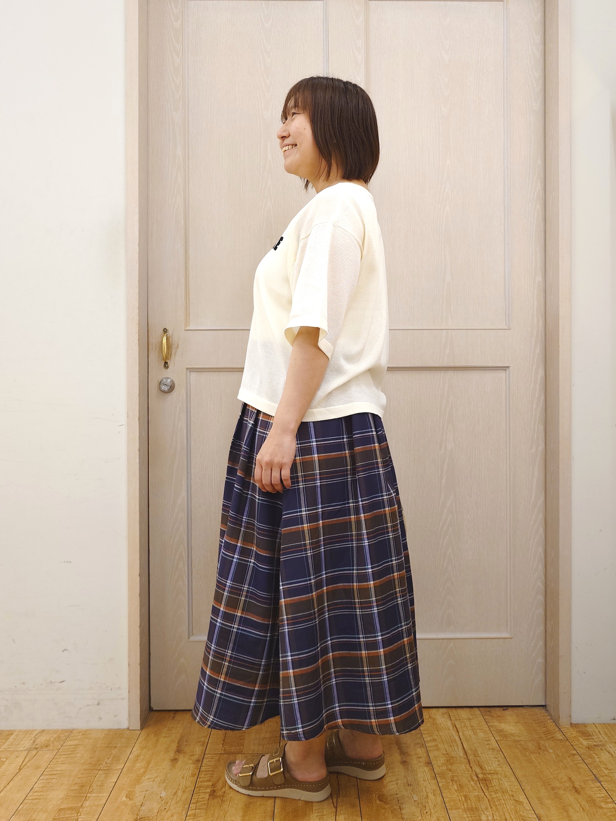とろろさんの「SHOO･LA･RUE｜【体型カバー】程よい透け感 デザインアソート 5分袖シアーニット」を使ったコーディネート