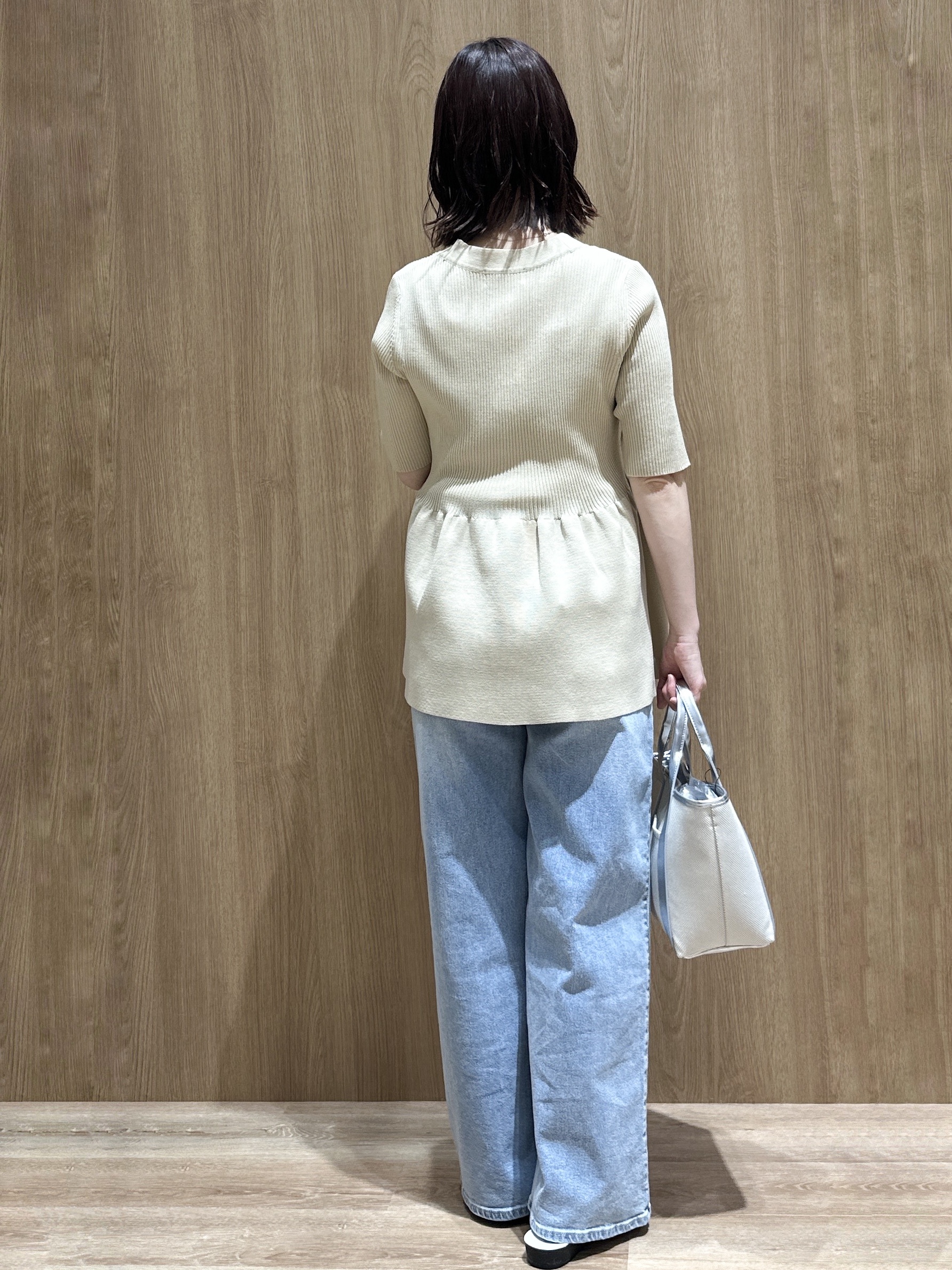 tomokoさんの「OPAQUE.CLIP｜ペプラムVネックニットカーディガン【洗濯機OK／抗ピル】」を使ったコーディネート