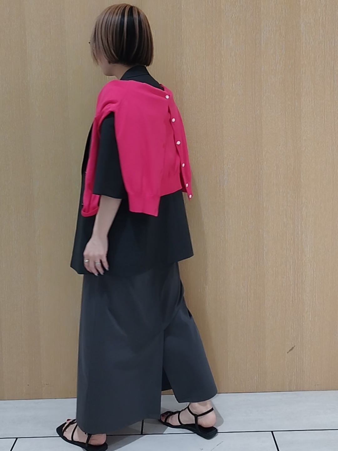 s u g iさんの「UNTITLED｜【シワになりにくい/セットアップ可/接触冷感】ハーフスリーブジャケット」を使ったコーディネート