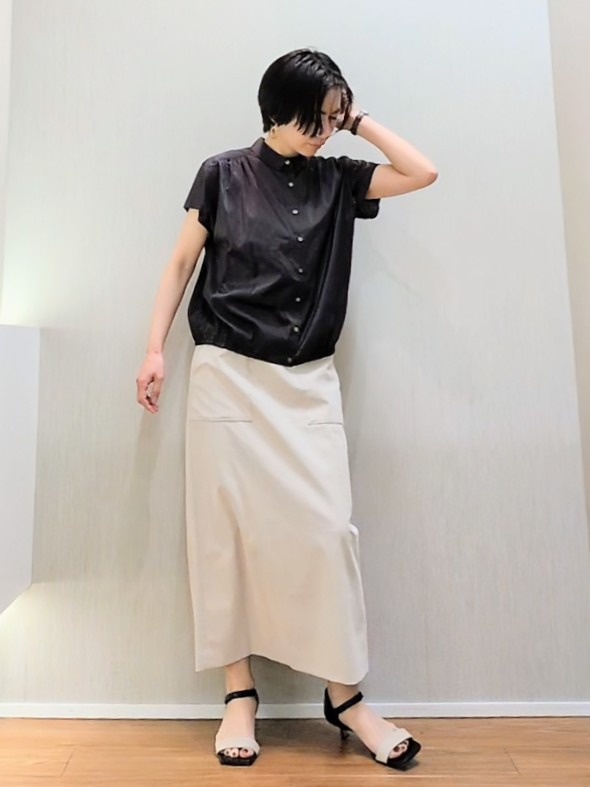 ミズタさんの「UNTITLED｜【セットアップ可/軽量/清涼感】ローンギャザーブラウス」を使ったコーディネート