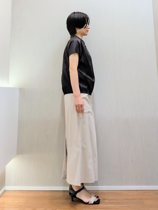ミズタさんの「UNTITLED｜【セットアップ可/軽量/清涼感】ローンギャザーブラウス」を使ったコーディネート