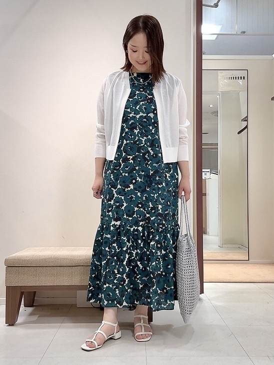 YUIさんの「UNTITLED｜【アンサンブル可/日除け・冷房対策】シアーレーヨンZIPカーディガン」を使ったコーディネート