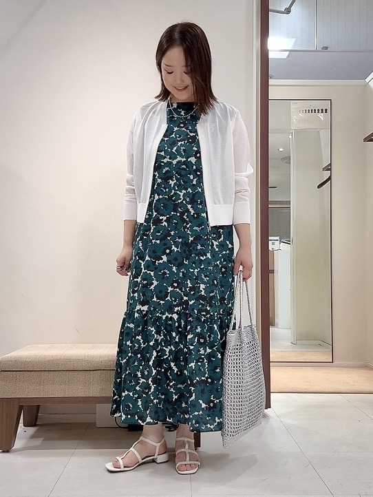 YUIさんの「UNTITLED｜【アンサンブル可/日除け・冷房対策】シアーレーヨンZIPカーディガン」を使ったコーディネート