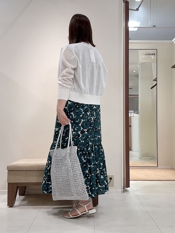 YUIさんの「UNTITLED｜【アンサンブル可/日除け・冷房対策】シアーレーヨンZIPカーディガン」を使ったコーディネート