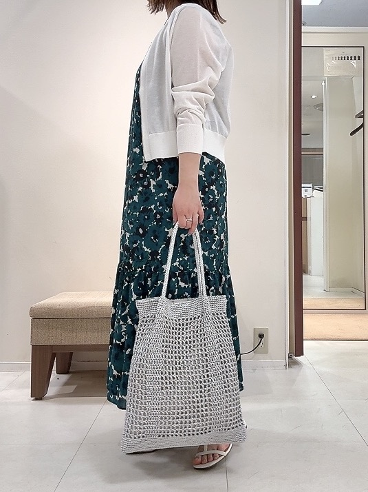 YUIさんの「UNTITLED｜【アンサンブル可/日除け・冷房対策】シアーレーヨンZIPカーディガン」を使ったコーディネート