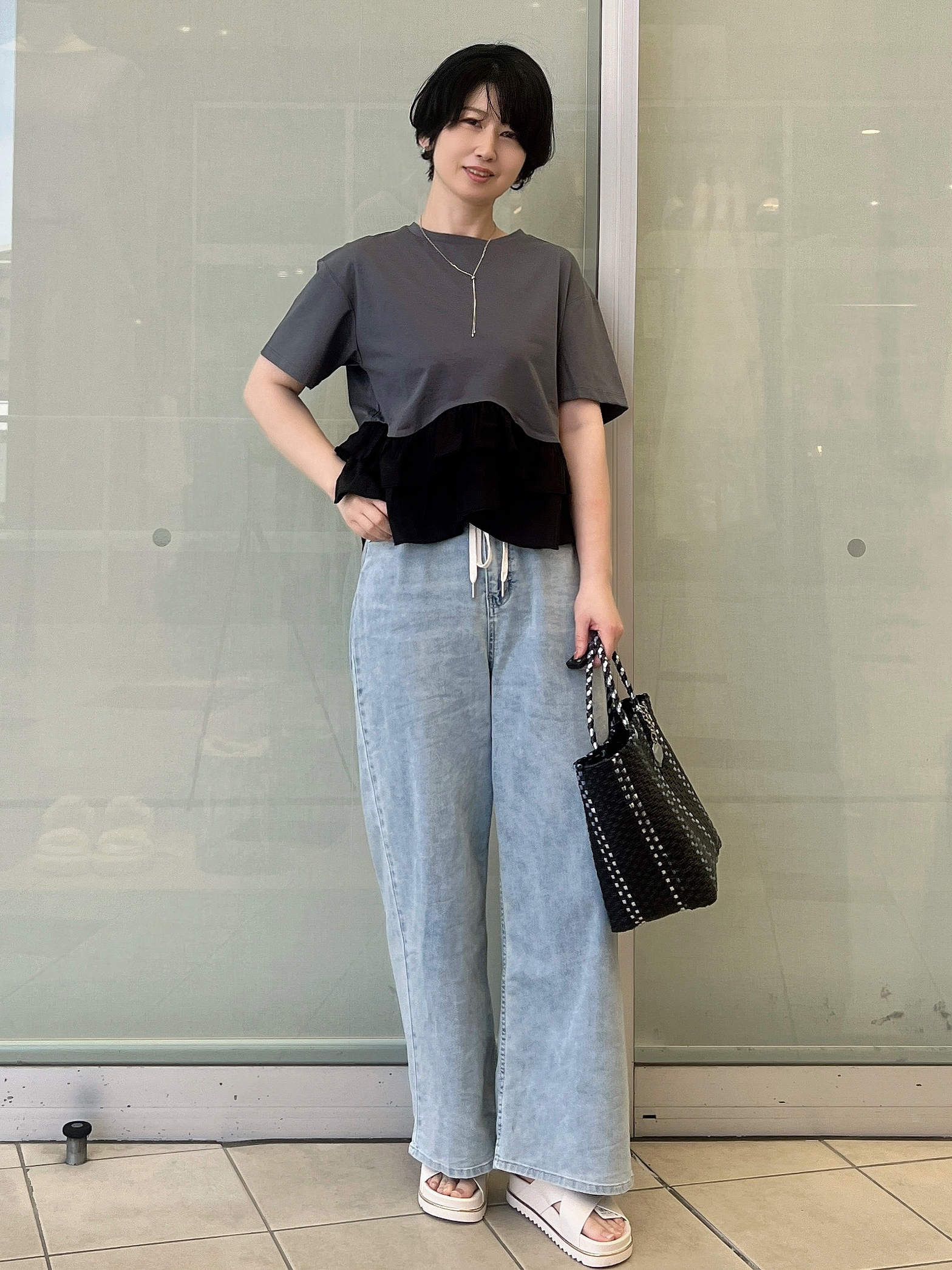 yo-koさんの「OPAQUE.CLIP｜裾フリルドッキングTシャツ【洗濯機OK】」を使ったコーディネート