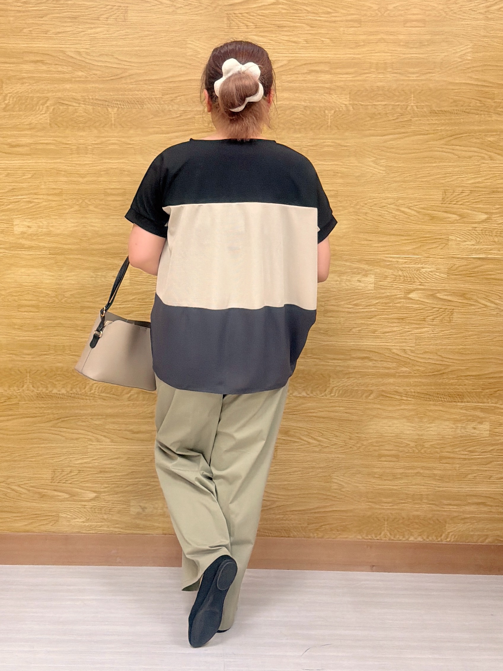 ぁむさんの「SHOO･LA･RUE｜【S-LL/洗濯機可/体型カバー】インせず着られる 異素材ブロッキング ドルマンＴシャツ」を使ったコーディネート