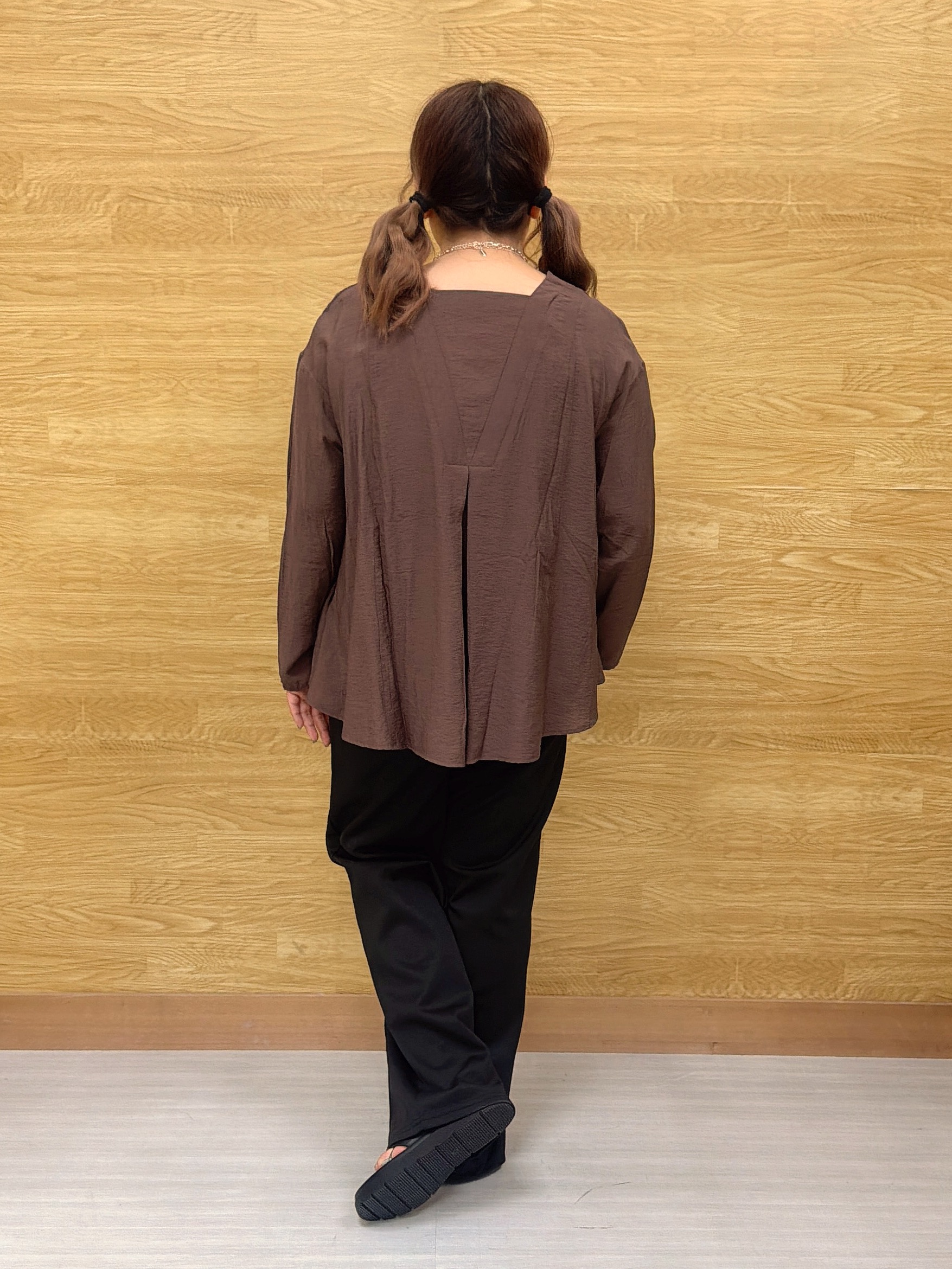 ぁむさんの「SHOO･LA･RUE｜【洗濯機可/S-LL】お顔周りすっきり 大人のシアーシャツカーディガン」を使ったコーディネート