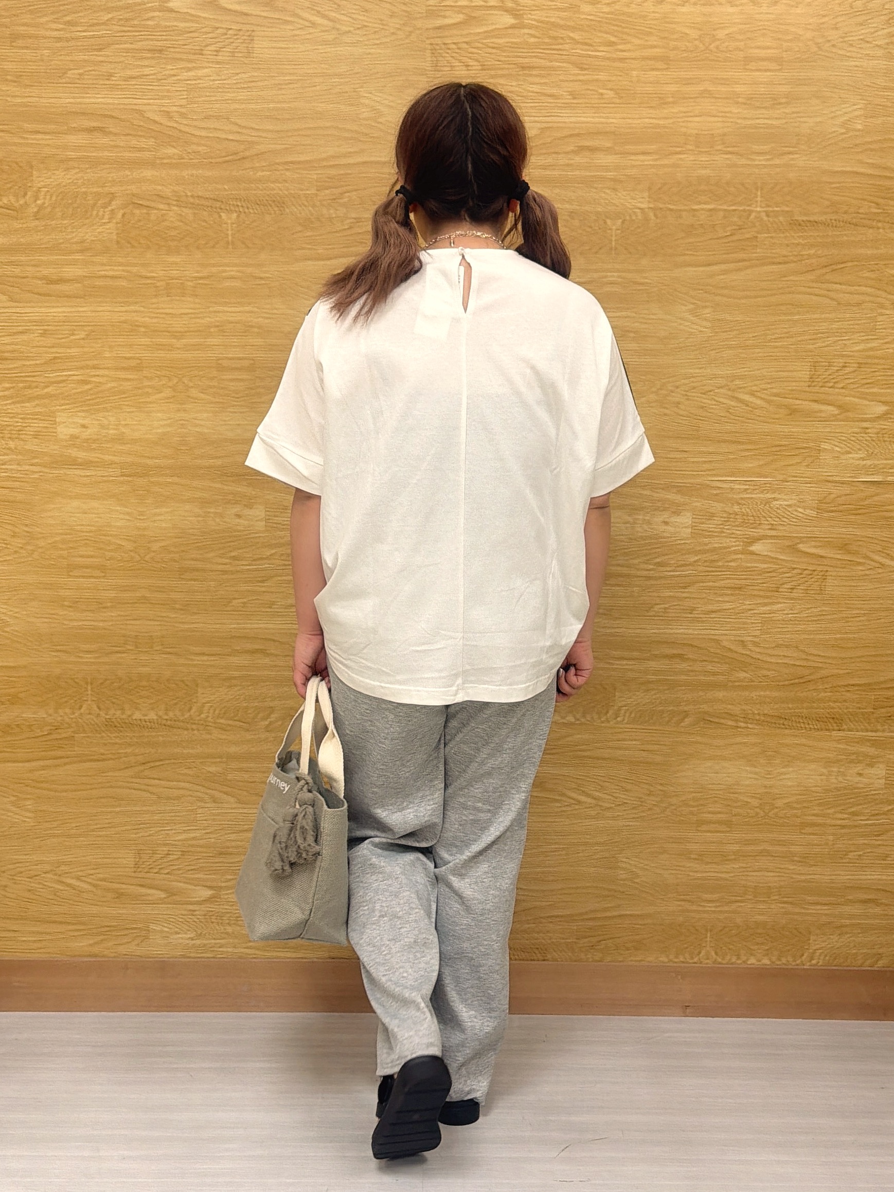 ぁむさんの「SHOO･LA･RUE｜【S-LL/洗濯機可】インしないで着られる ななめ3段切り替えトップス」を使ったコーディネート