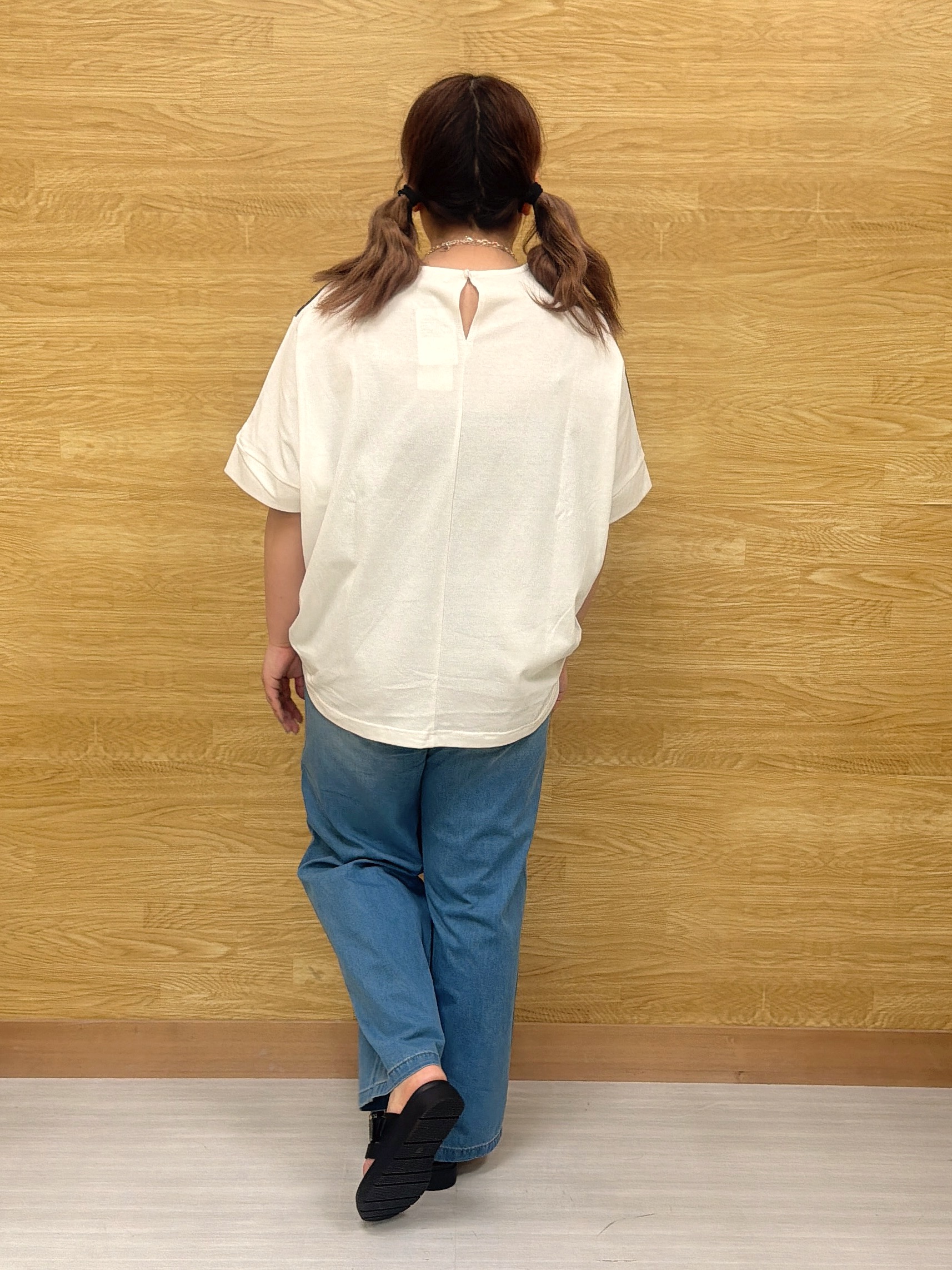 ぁむさんの「SHOO･LA･RUE｜【S-LL/洗濯機可】インしないで着られる ななめ3段切り替えトップス」を使ったコーディネート
