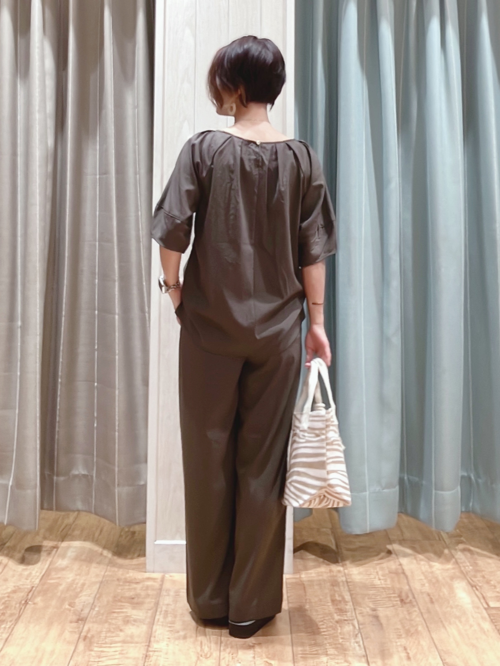 aaamiさんの「SHOO･LA･RUE｜【S-LL/洗濯機可/セットアップ可】軽凛(かろりん) タックブラウス」を使ったコーディネート