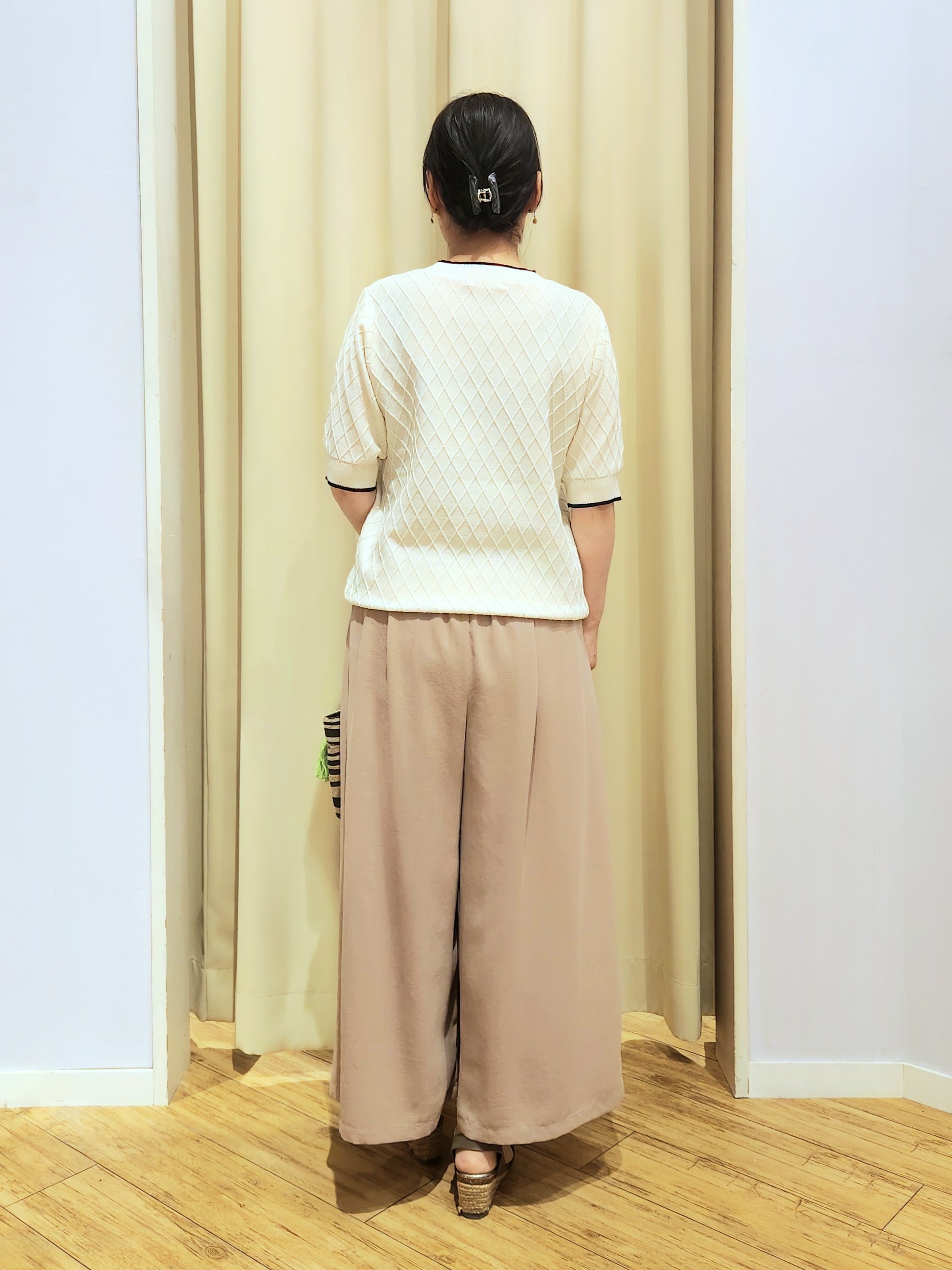 くまさんの「SHOO･LA･RUE｜【洗濯機可/S-LL】大人上品なダイヤ編み柄 配色半袖ニット」を使ったコーディネート