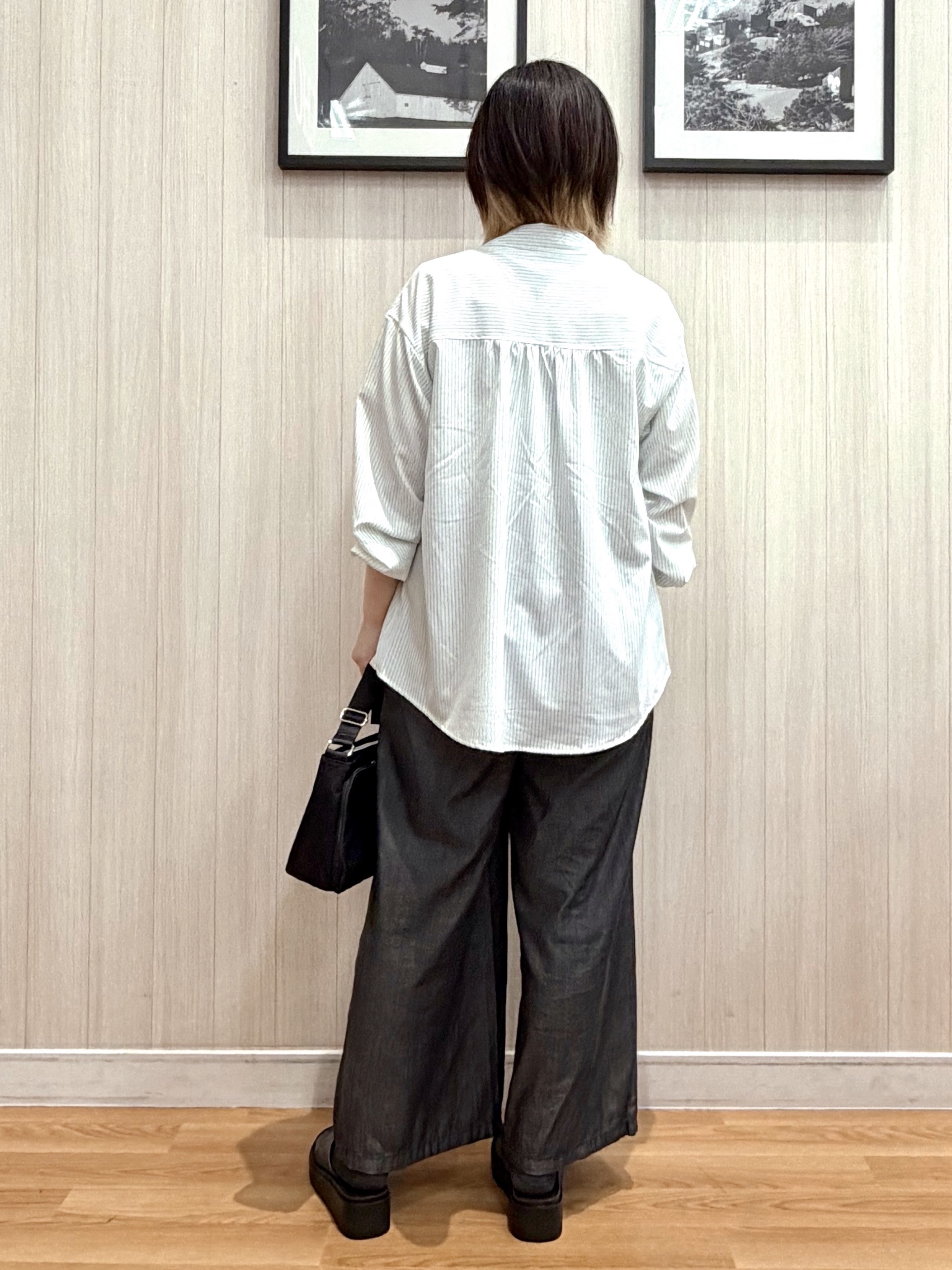 ユ（yu）さんの「SHOO･LA･RUE｜【UV/吸水速乾/洗濯後しわになりにくい】ラッシュガードにもなる ストライプシャツ」を使ったコーディネート