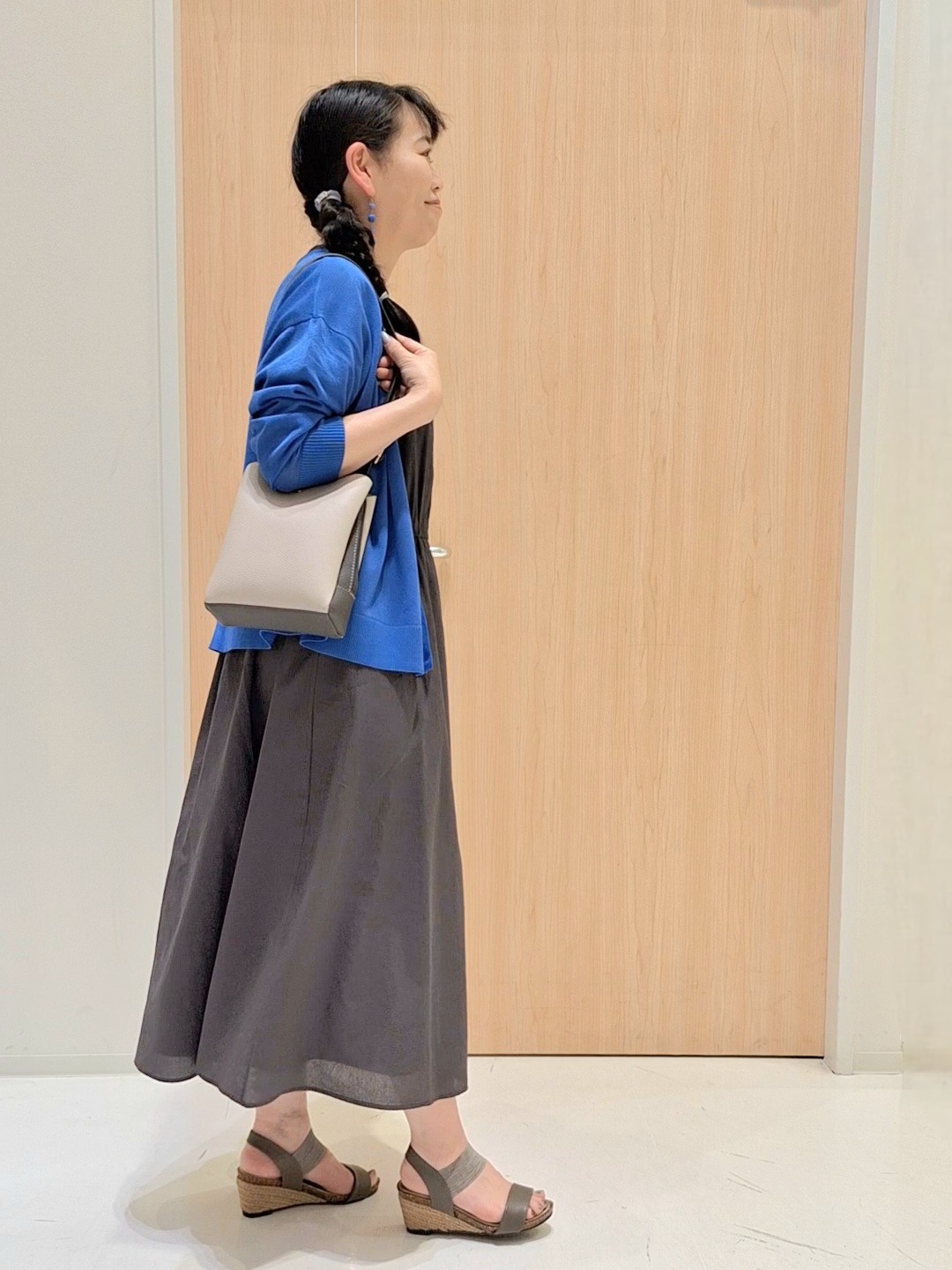 Saoさんの「SHOO･LA･RUE｜【洗濯機可/S-LL】オンにもオフにも マルチに使えるボタンレスカーディガン」を使ったコーディネート