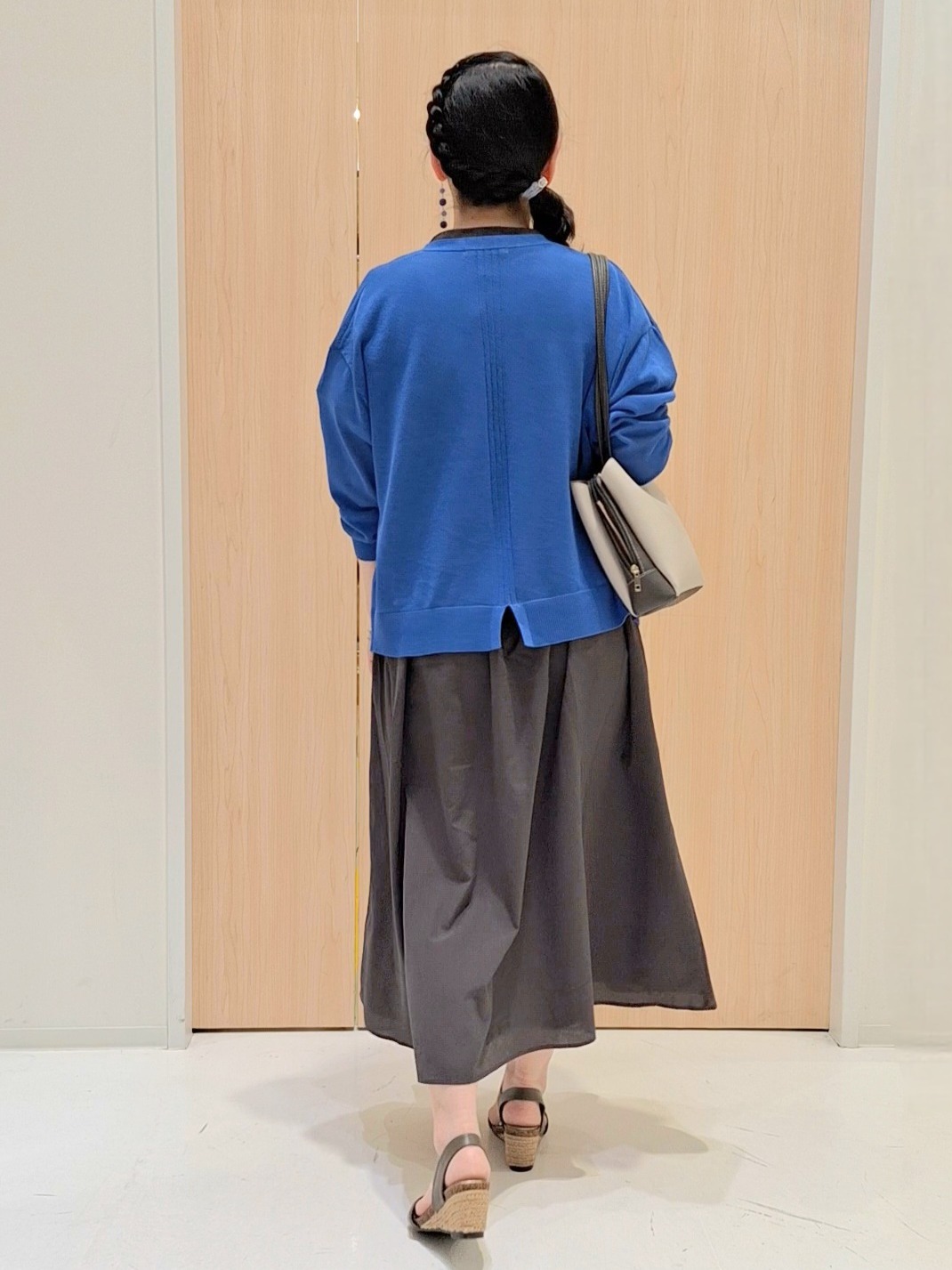 Saoさんの「SHOO･LA･RUE｜【洗濯機可/S-LL】オンにもオフにも マルチに使えるボタンレスカーディガン」を使ったコーディネート