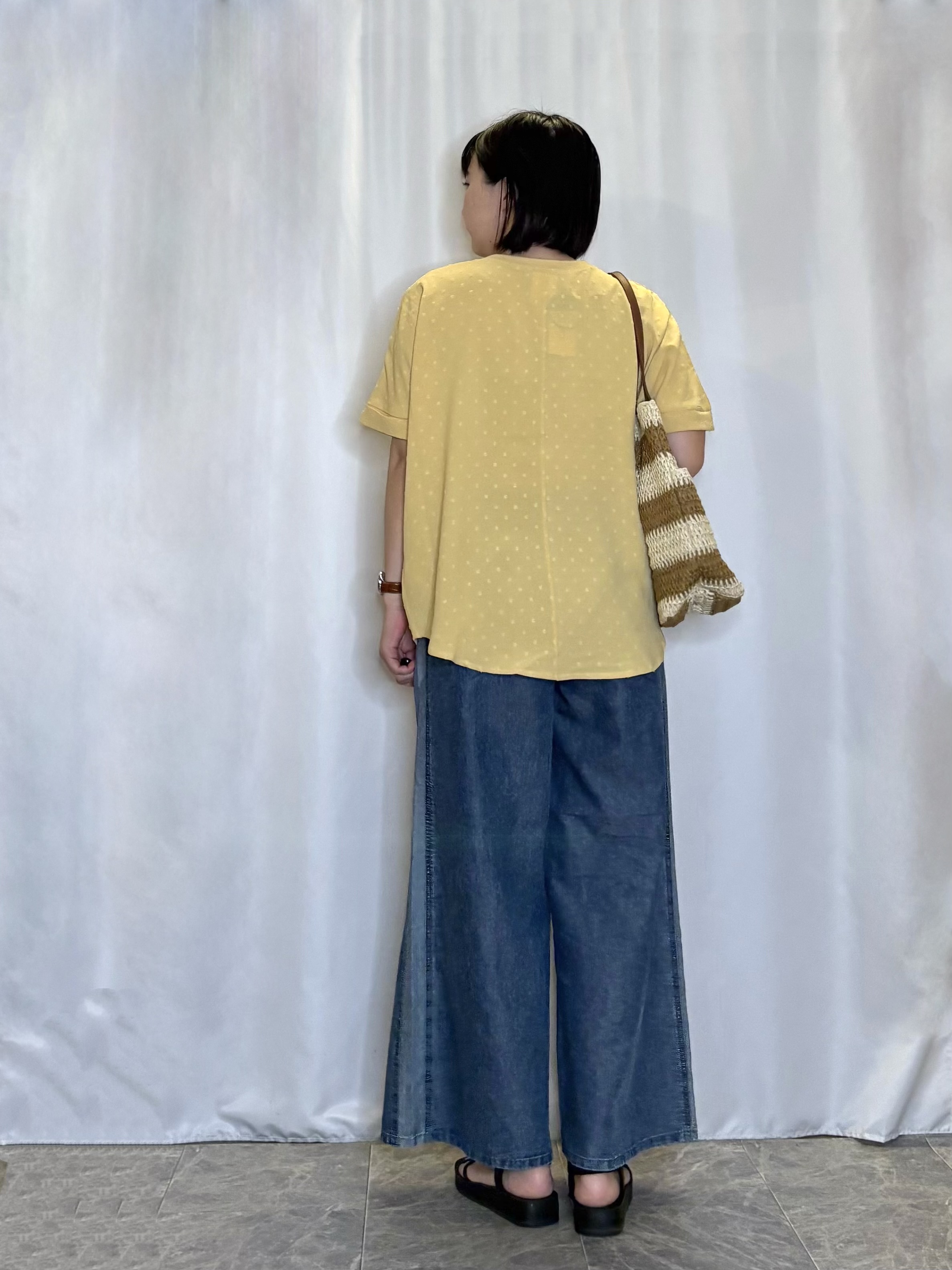 ネリさんの「SHOO･LA･RUE｜【洗濯後しわになりにくい/体型カバー】ドビードットで上品に ドルマントップス」を使ったコーディネート