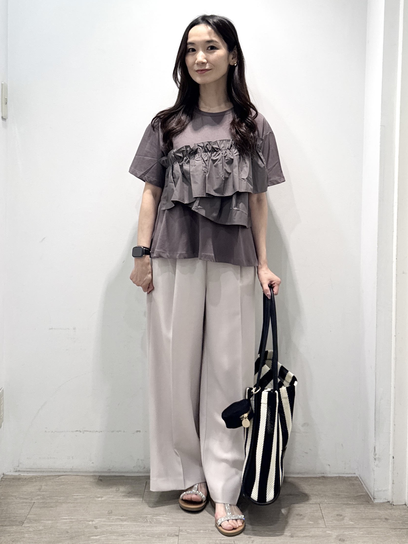yuicciさんの「OPAQUE.CLIP｜【接触冷感】アシメフリルドッキングカットソー《洗濯機OK》」を使ったコーディネート