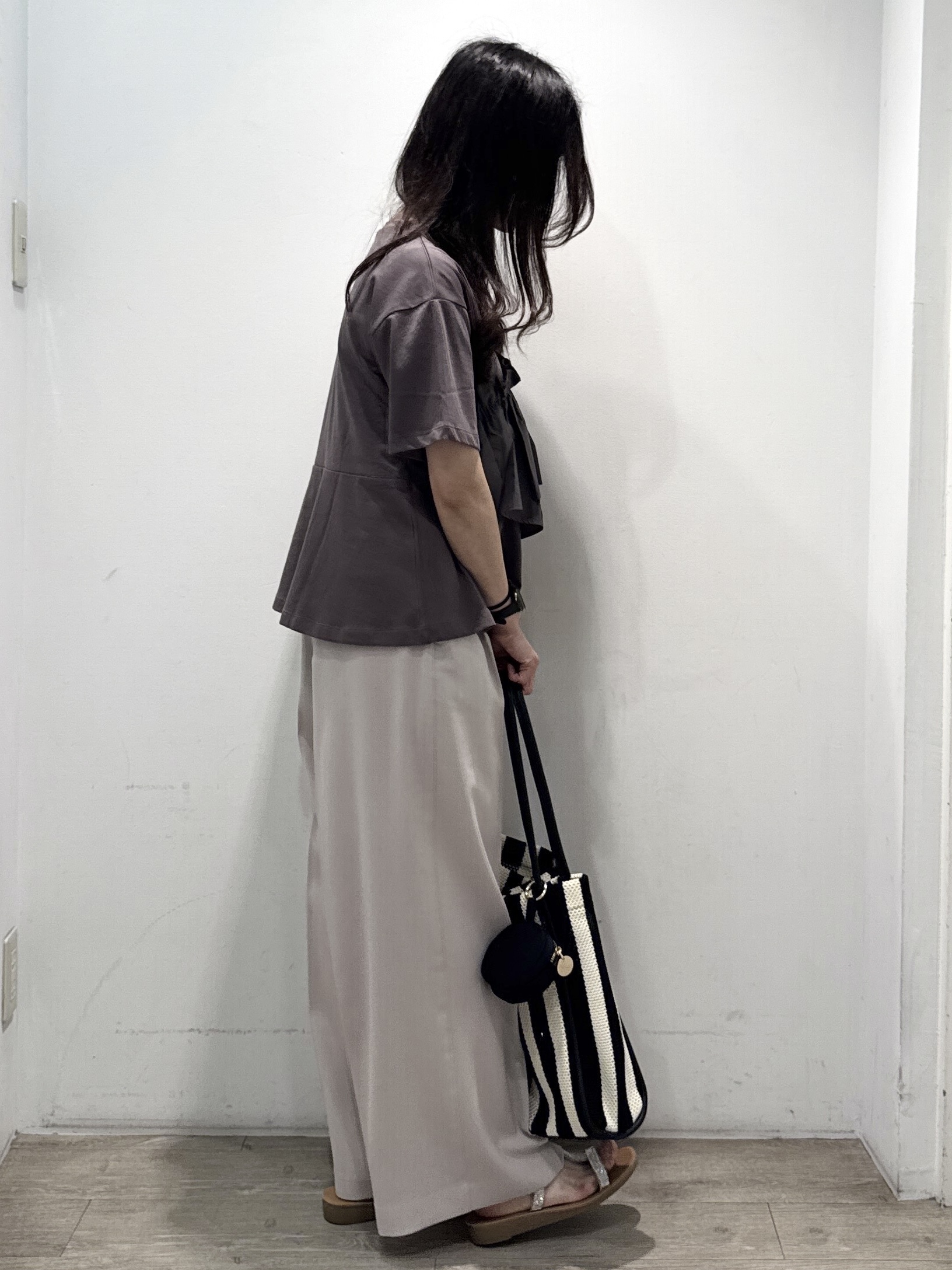 yuicciさんの「OPAQUE.CLIP｜【接触冷感】アシメフリルドッキングカットソー《洗濯機OK》」を使ったコーディネート