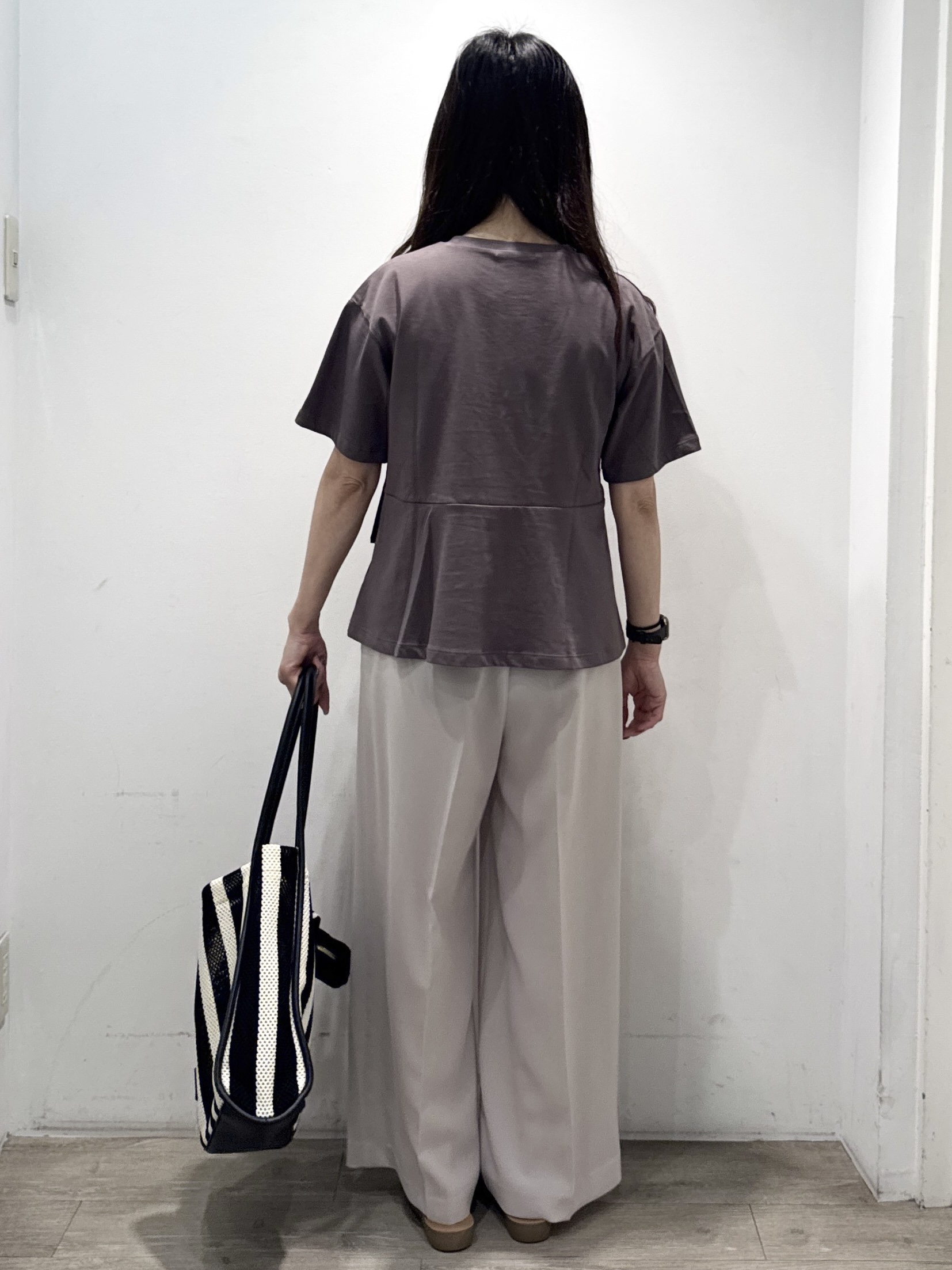 yuicciさんの「OPAQUE.CLIP｜【接触冷感】アシメフリルドッキングカットソー《洗濯機OK》」を使ったコーディネート