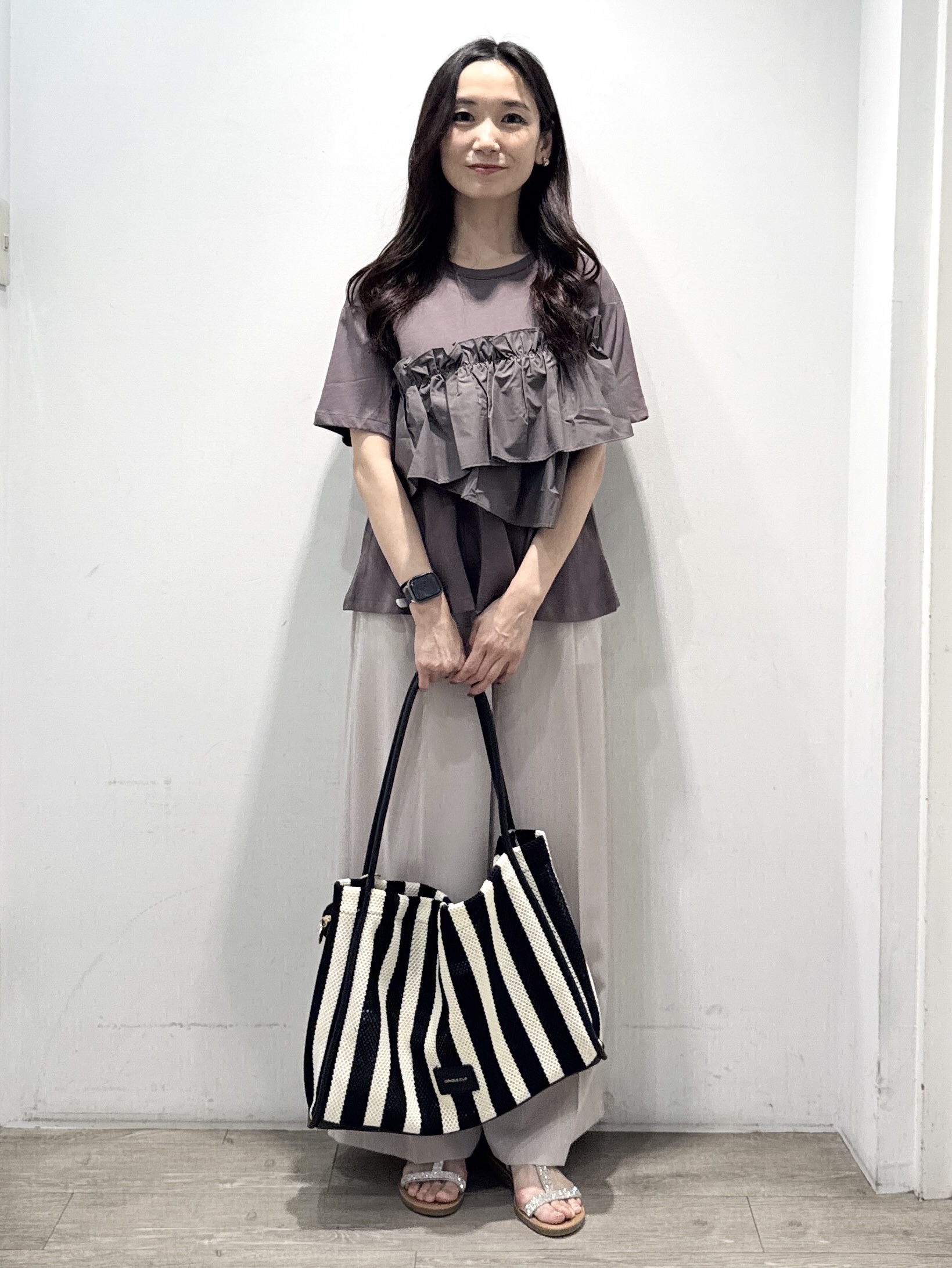 yuicciさんの「OPAQUE.CLIP｜【接触冷感】アシメフリルドッキングカットソー《洗濯機OK》」を使ったコーディネート