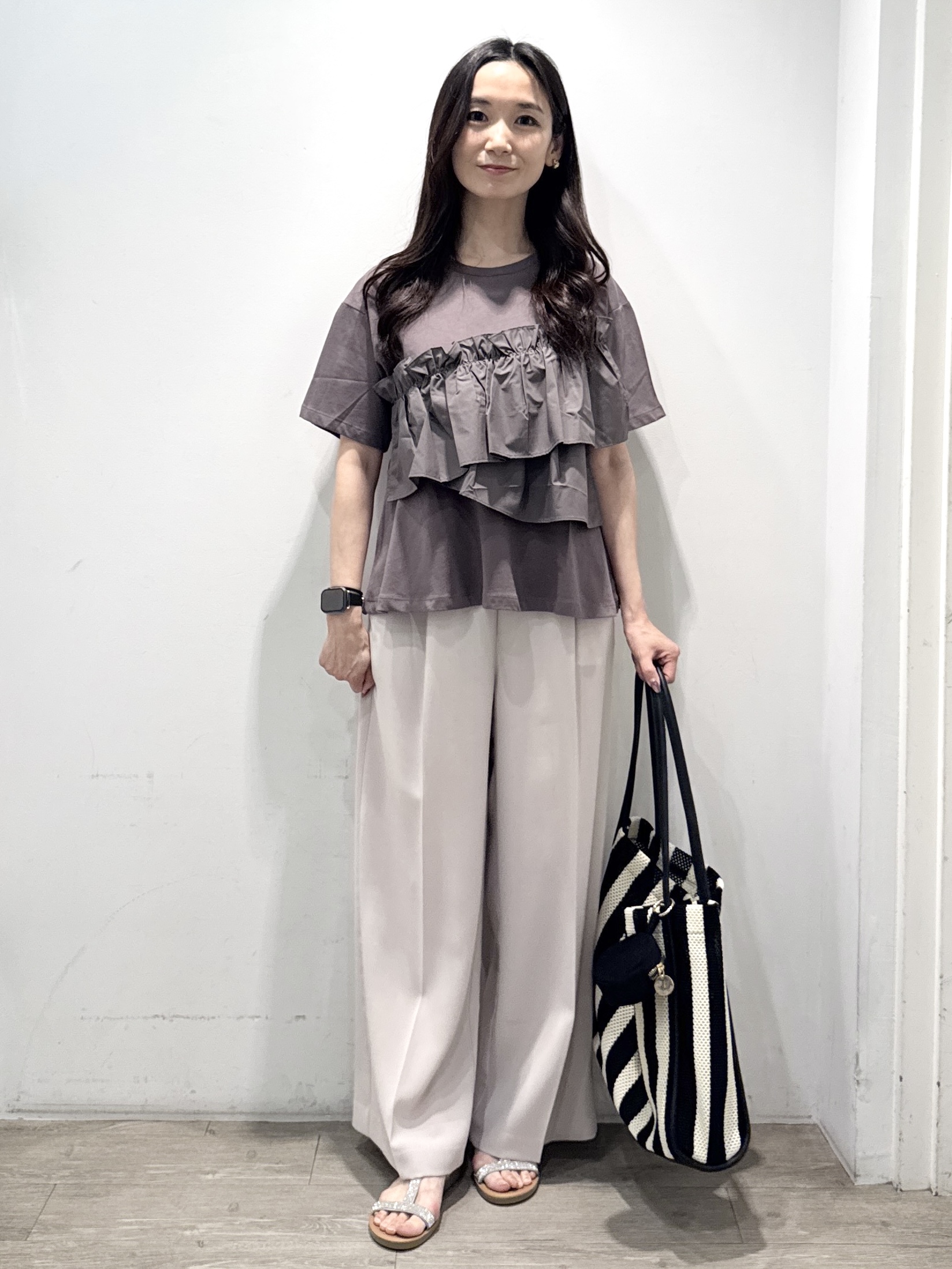 yuicciさんの「OPAQUE.CLIP｜【接触冷感】アシメフリルドッキングカットソー《洗濯機OK》」を使ったコーディネート