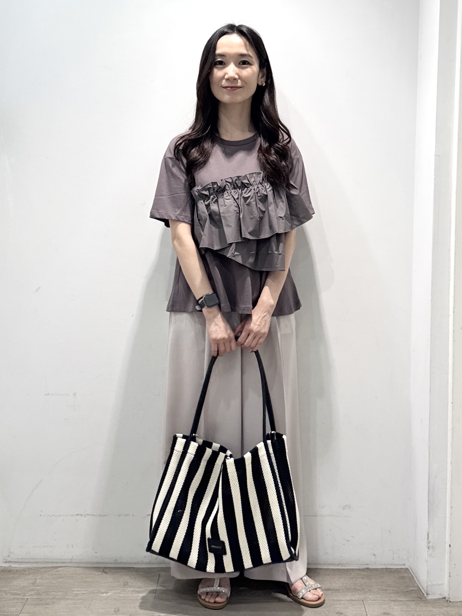 yuicciさんの「OPAQUE.CLIP｜【接触冷感】アシメフリルドッキングカットソー《洗濯機OK》」を使ったコーディネート