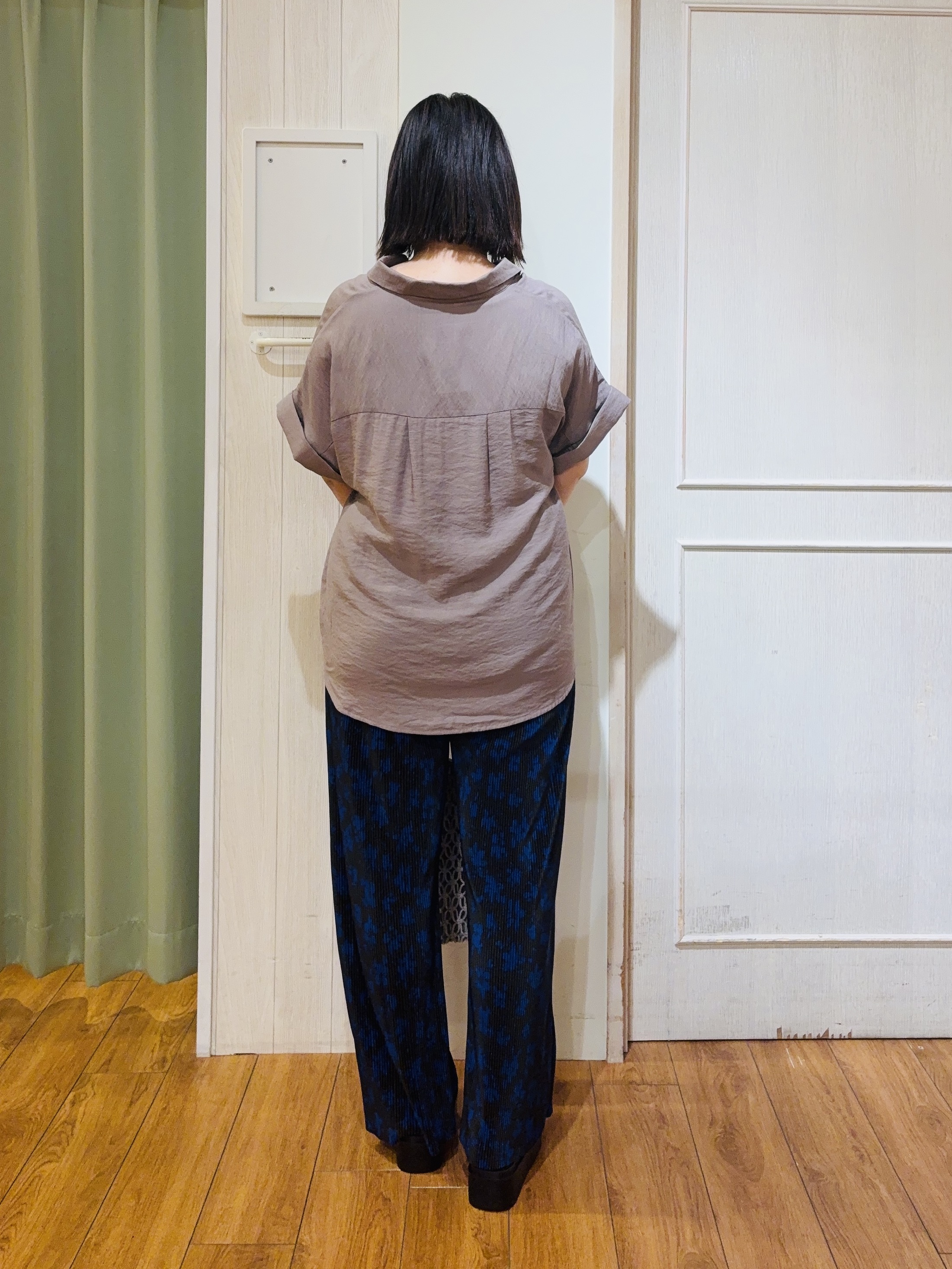 kumaさんの「SHOO･LA･RUE｜【S-LL/洗濯機可】インせず着られる 裾タック スキッパーシャツ」を使ったコーディネート