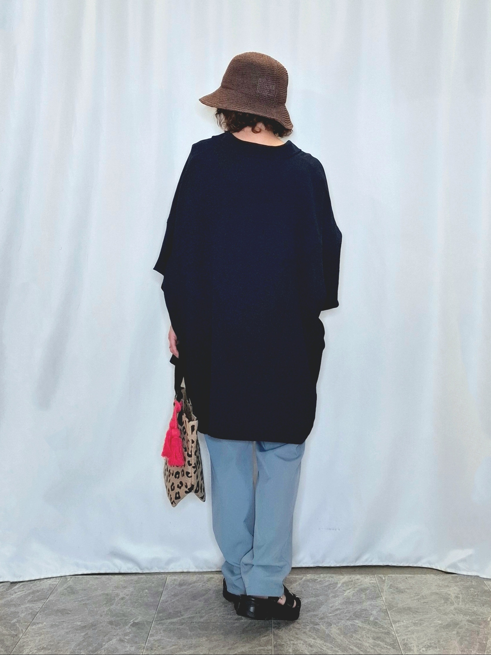 ぬーさんの「SHOO･LA･RUE｜【高レビュー/洗濯後しわになりにくい/体型カバー】きちんとゆるっと 大人の抜け感 ポンチョ風カラーシ」を使ったコーディネート