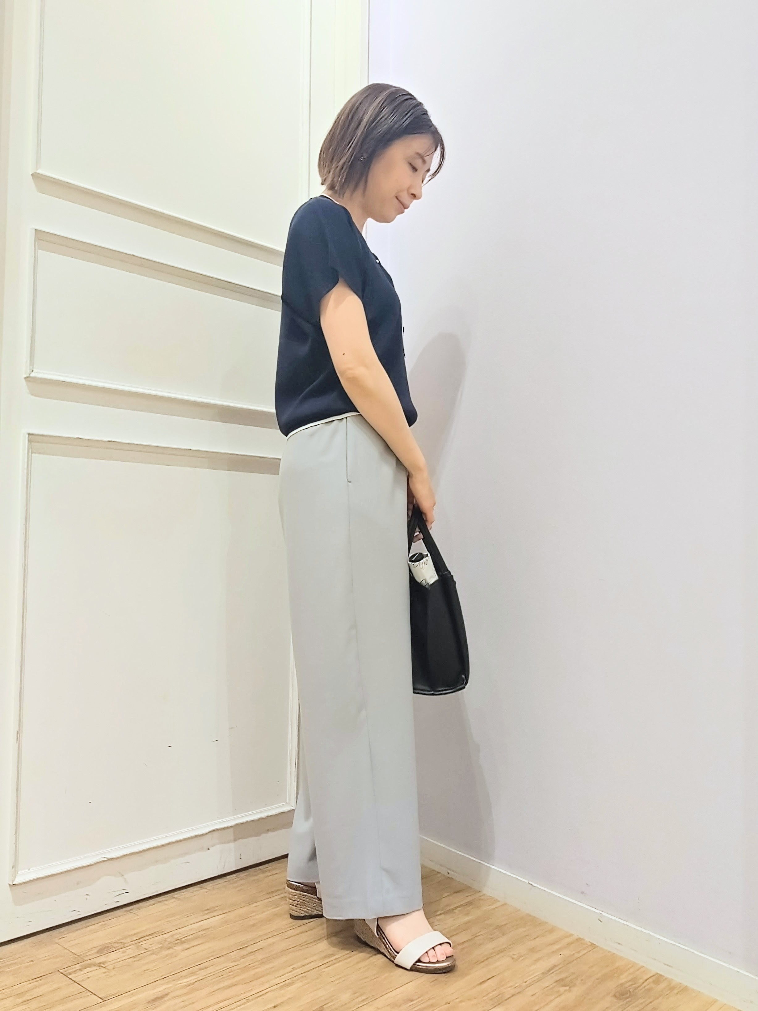 miomioさんの「SHOO･LA･RUE｜【高レビュー/毎日洗える/UV】二の腕も隠せる 配色ボウタイニット」を使ったコーディネート
