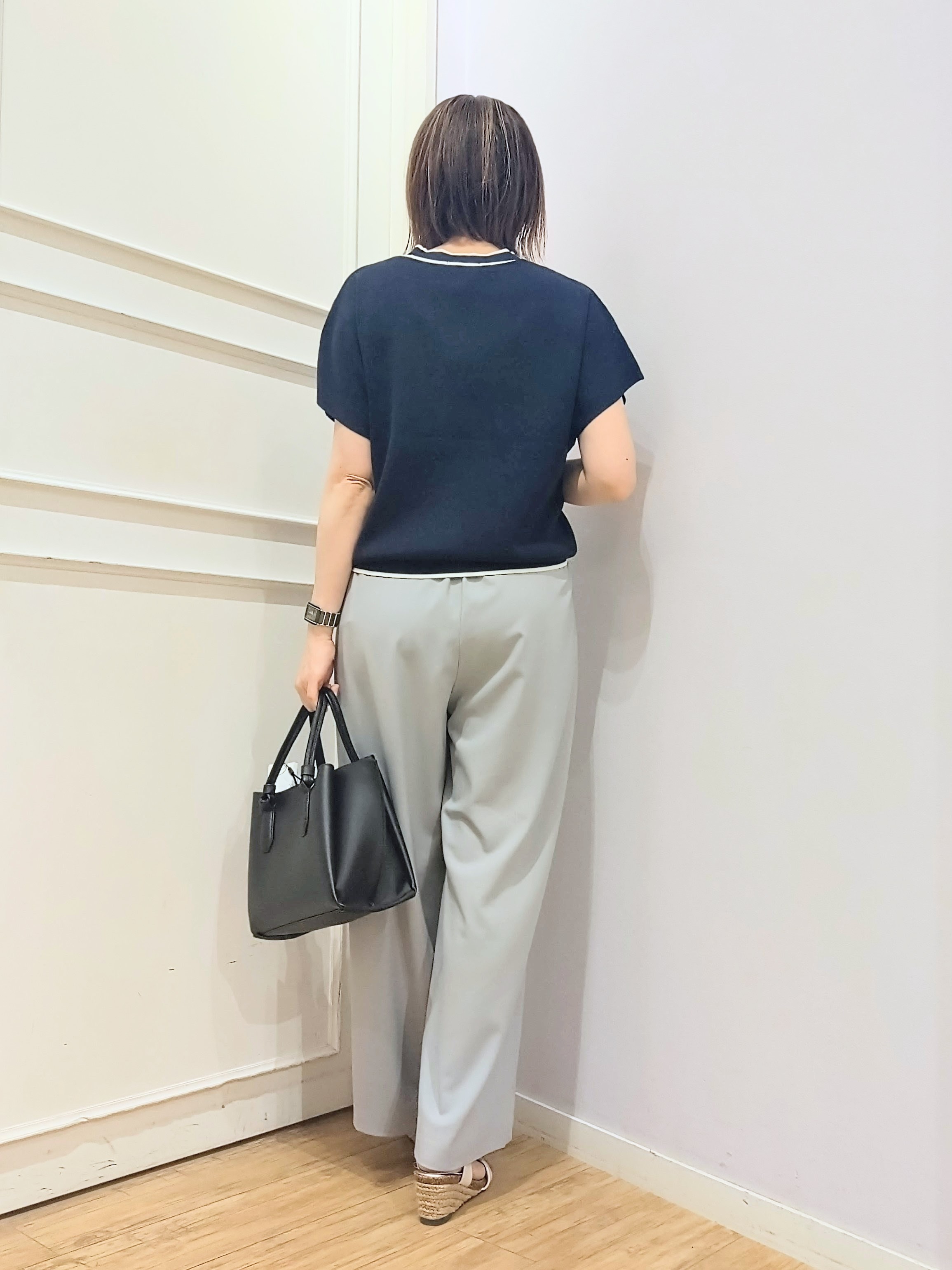 miomioさんの「SHOO･LA･RUE｜【高レビュー/毎日洗える/UV】二の腕も隠せる 配色ボウタイニット」を使ったコーディネート