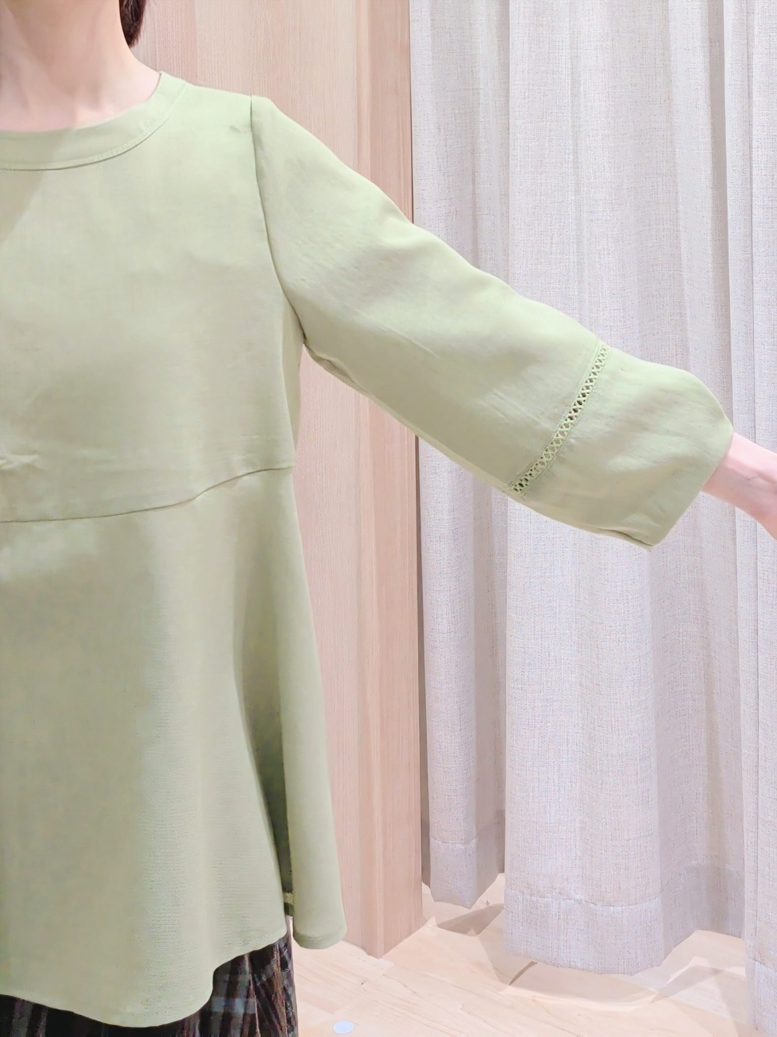 Yuiさんの「grove｜【UVカット・体型カバーも叶う】麻調メッシュランタンスリーブブラウス」を使ったコーディネート