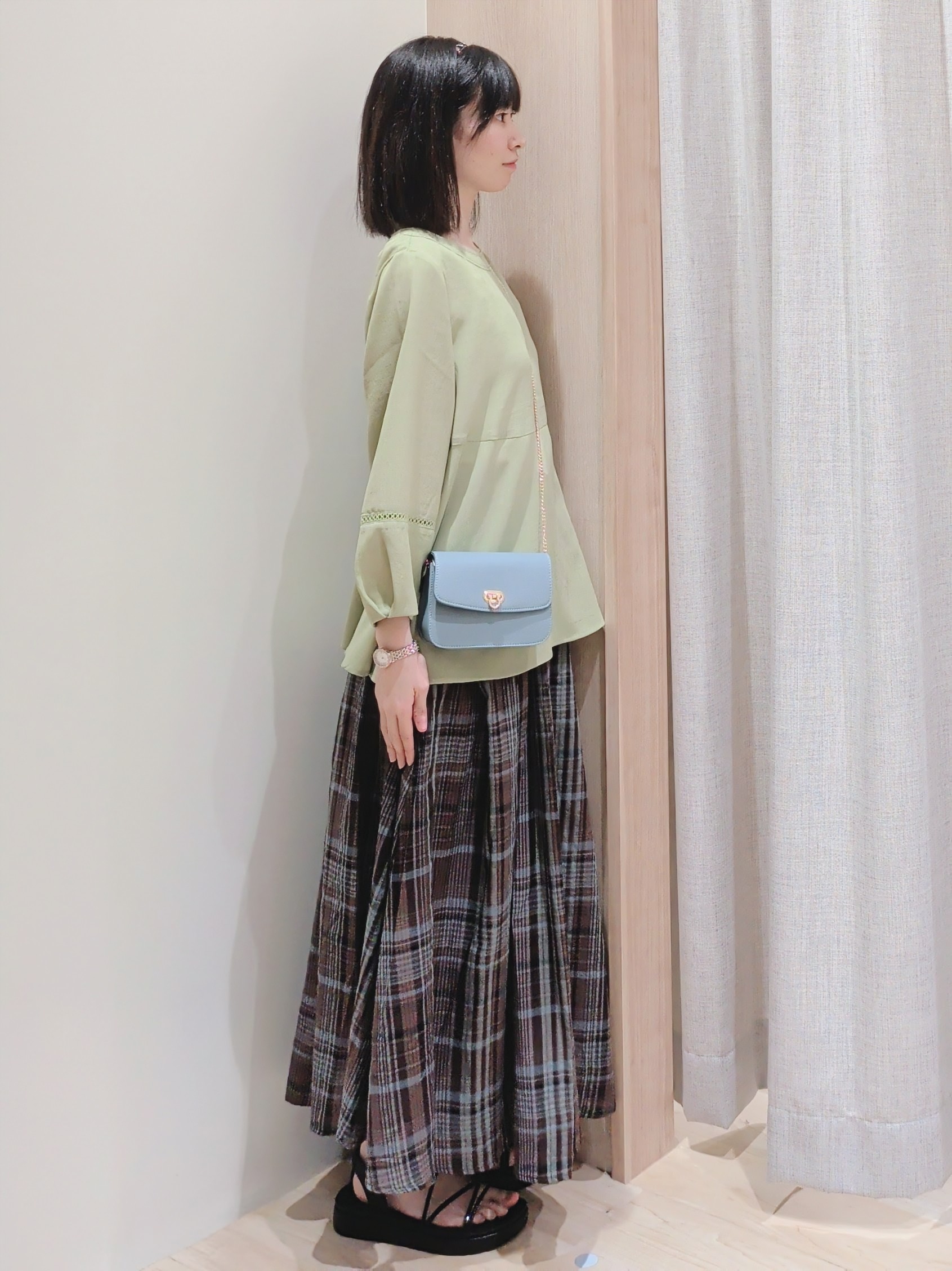 Yuiさんの「grove｜【UVカット・体型カバーも叶う】麻調メッシュランタンスリーブブラウス」を使ったコーディネート