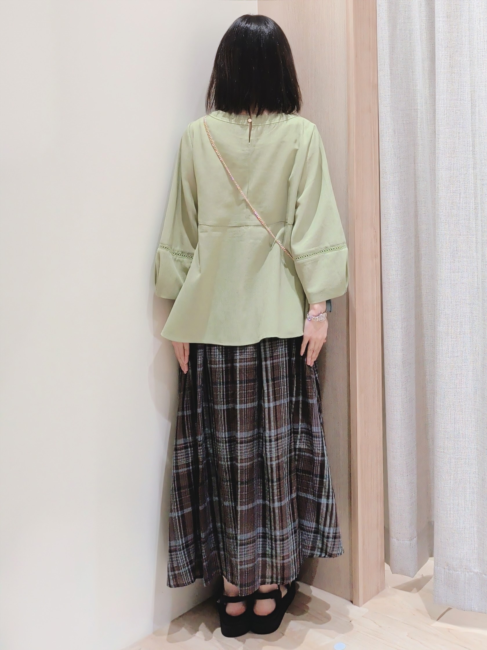 Yuiさんの「grove｜【UVカット・体型カバーも叶う】麻調メッシュランタンスリーブブラウス」を使ったコーディネート