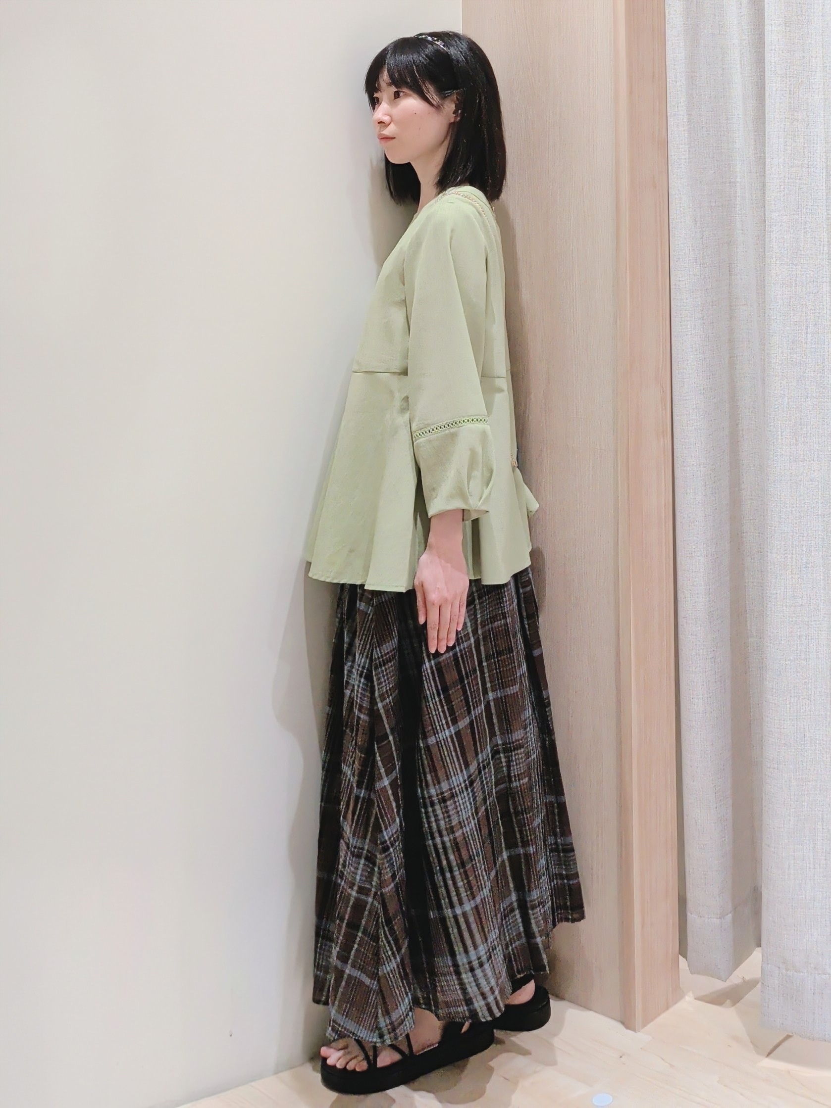 Yuiさんの「grove｜【UVカット・体型カバーも叶う】麻調メッシュランタンスリーブブラウス」を使ったコーディネート
