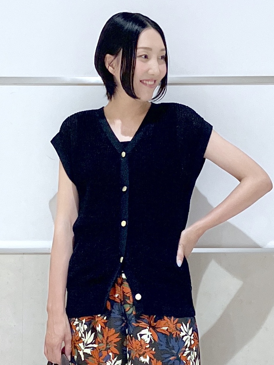 eriko さんの「Dessin｜【洗える】ペーパー混ニットベスト」を使ったコーディネート