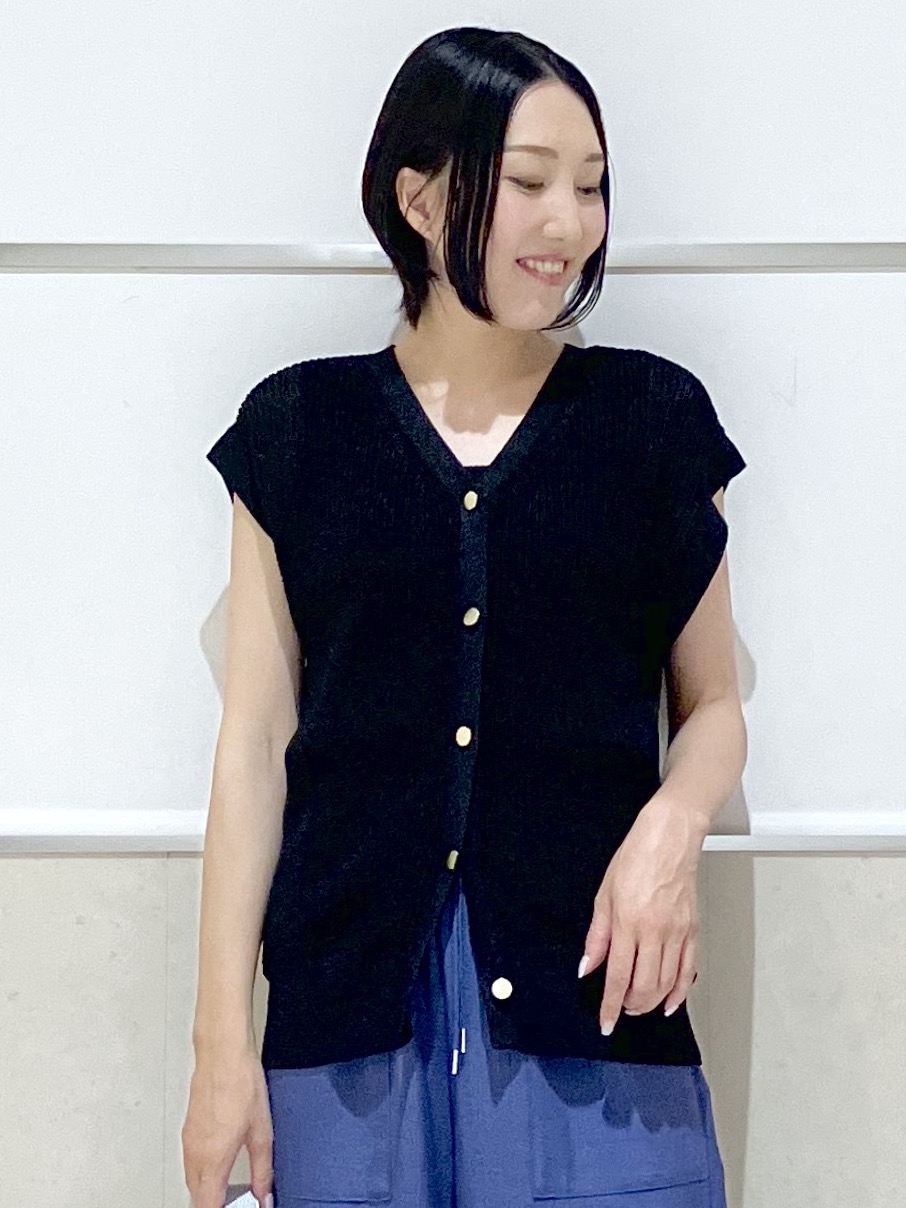 eriko さんの「Dessin｜【洗える】ペーパー混ニットベスト」を使ったコーディネート