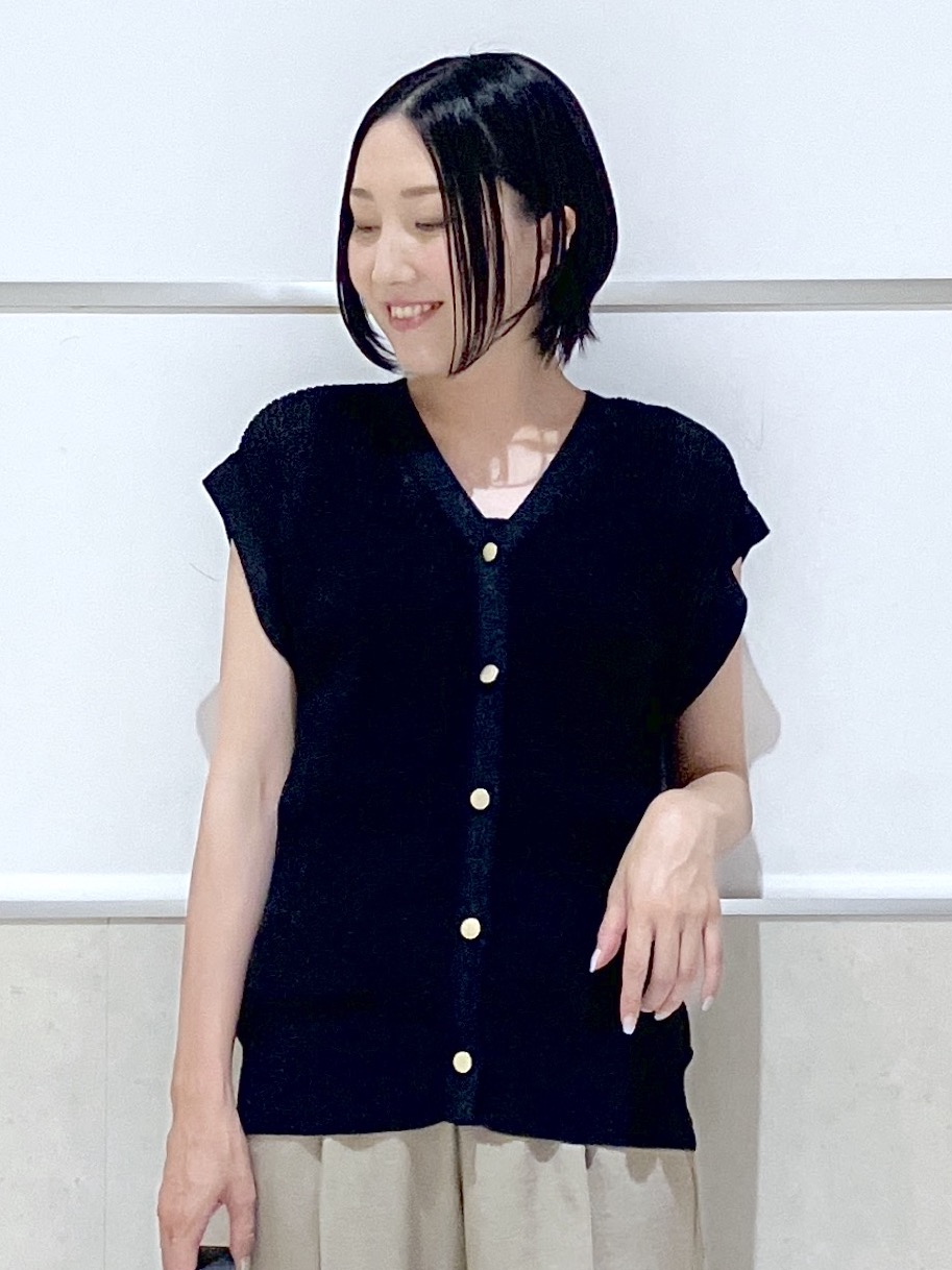 eriko さんの「Dessin｜【洗える】ペーパー混ニットベスト」を使ったコーディネート