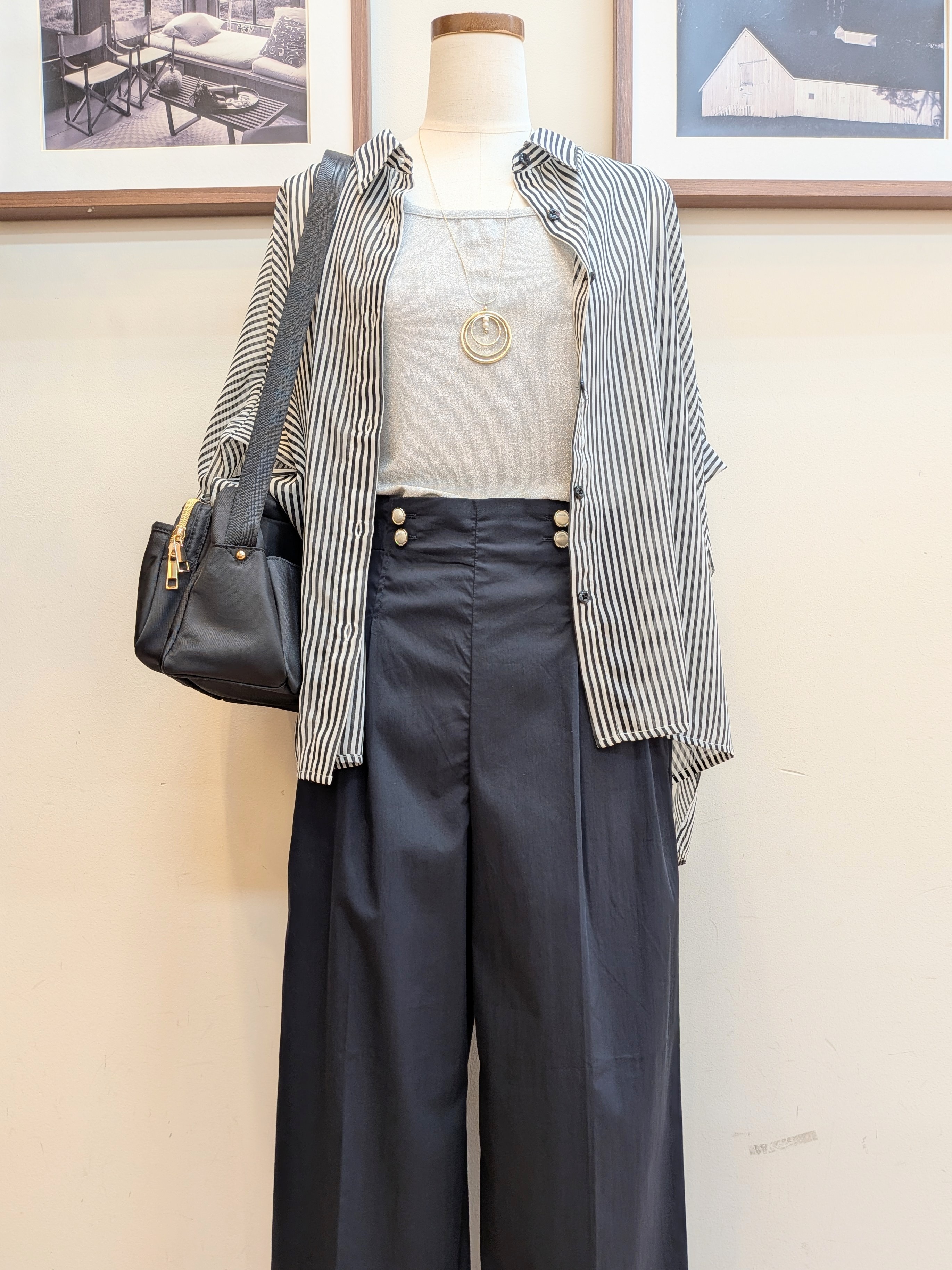 うっちーさんの「SHOO･LA･RUE｜【洗濯機可/体型カバー】羽織るだけで雰囲気変わる 柄アソート ポンチョ風シアーシャツ」を使ったコーディネート