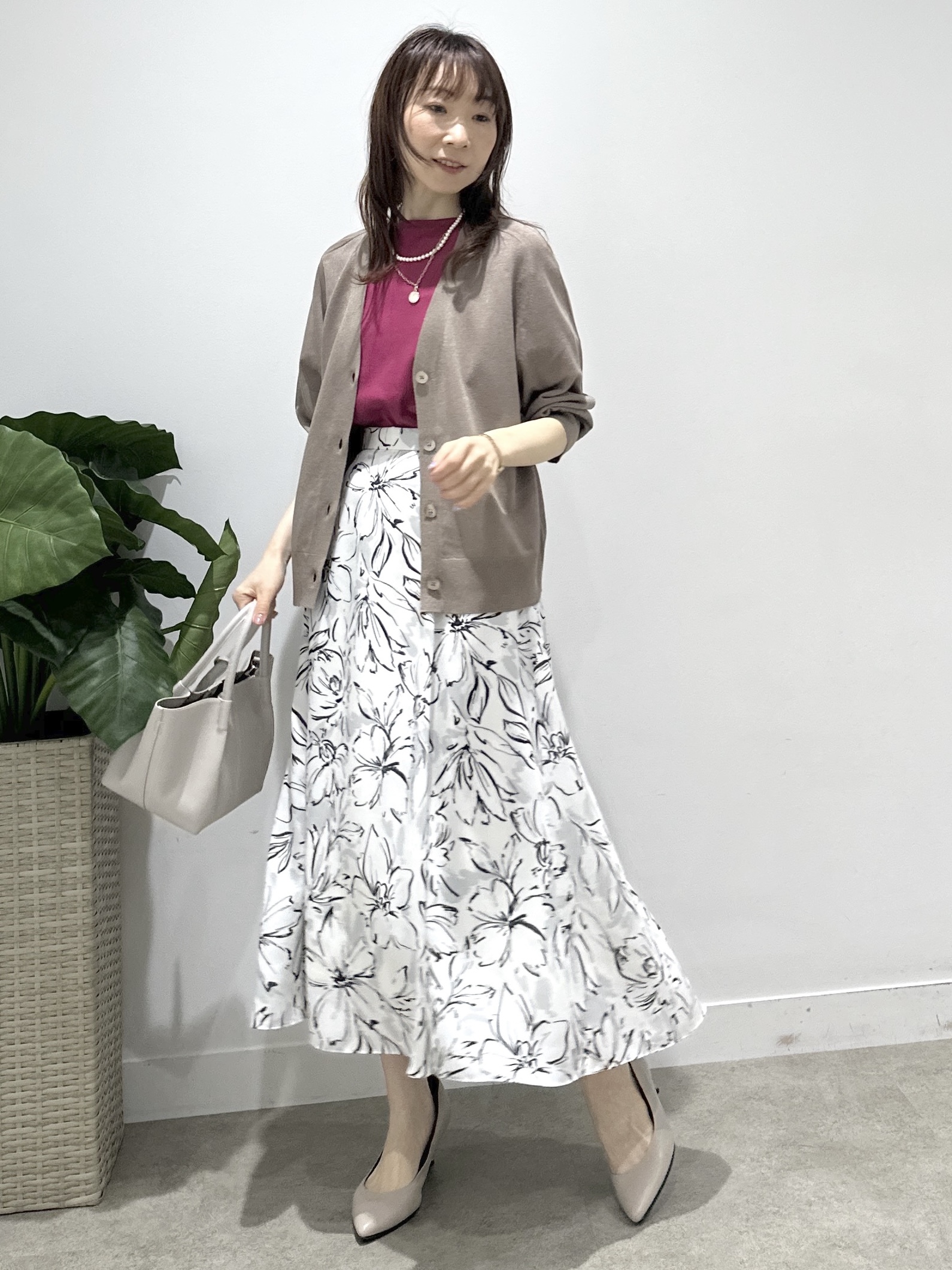 Miwaさんの「UNTITLED｜【アンサンブル可/シアー】リネンエステルカーディガン」を使ったコーディネート