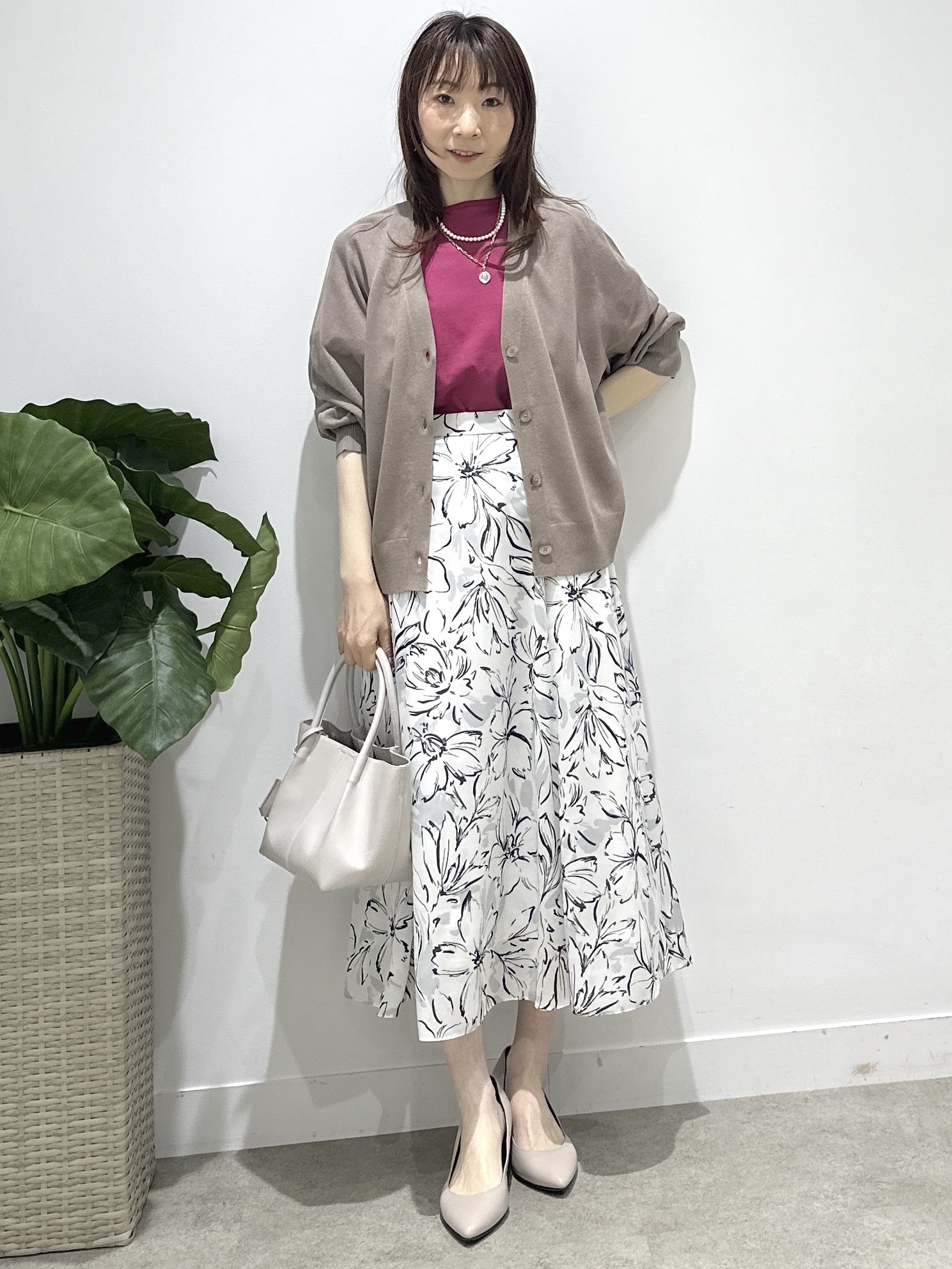 Miwaさんの「UNTITLED｜【アンサンブル可/シアー】リネンエステルカーディガン」を使ったコーディネート