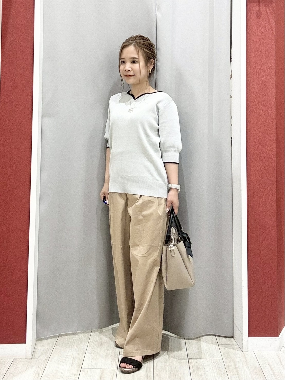 shioさんの「SHOO･LA･RUE｜【洗濯機可/UV/5分袖】ハートネックでお顔周りすっきり バイカラーニット」を使ったコーディネート