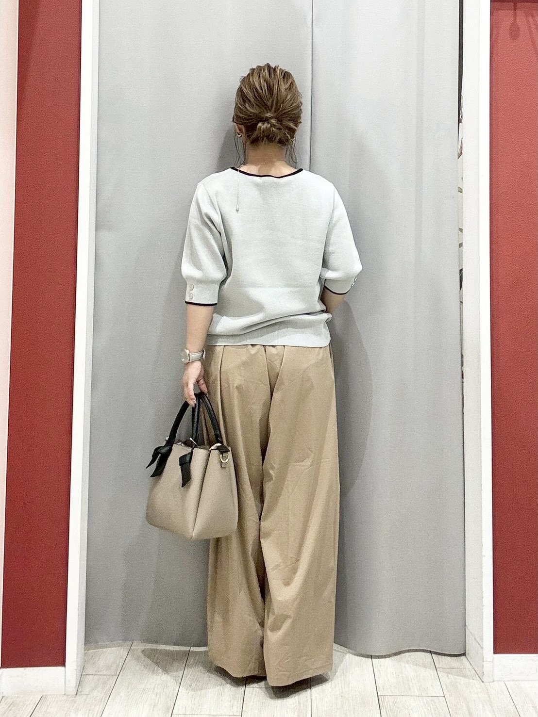 shioさんの「SHOO･LA･RUE｜【洗濯機可/UV/5分袖】ハートネックでお顔周りすっきり バイカラーニット」を使ったコーディネート