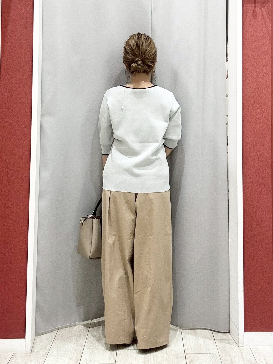 shioさんの「SHOO･LA･RUE｜【洗濯機可/UV/5分袖】ハートネックでお顔周りすっきり バイカラーニット」を使ったコーディネート