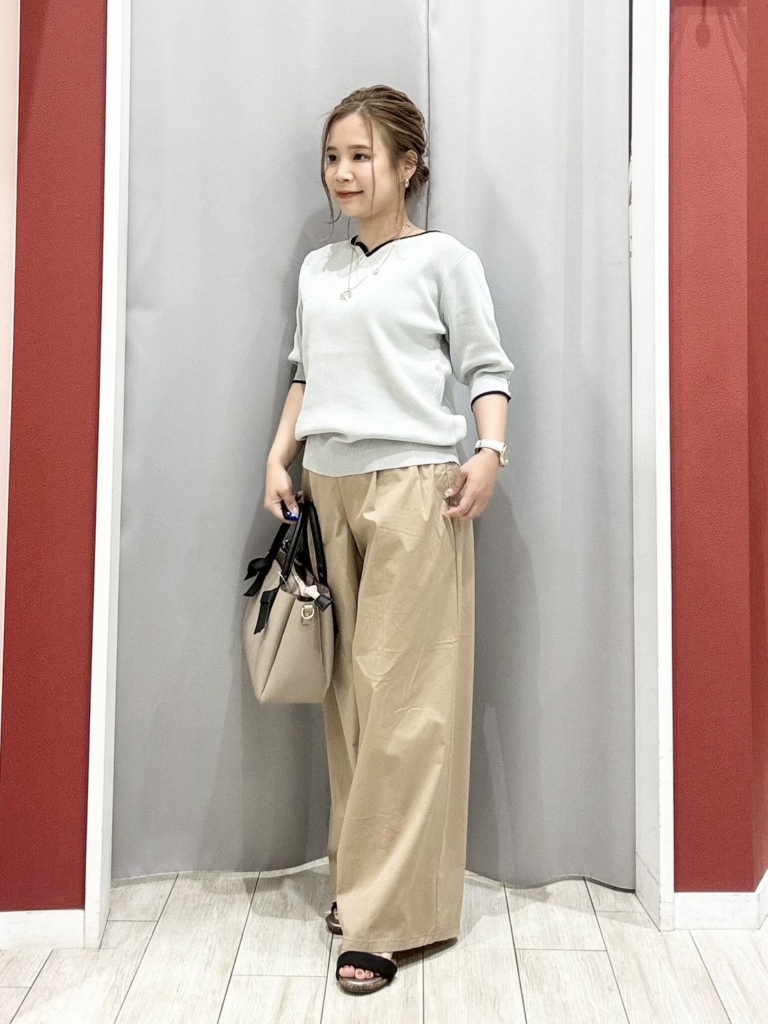 shioさんの「SHOO･LA･RUE｜【洗濯機可/UV/5分袖】ハートネックでお顔周りすっきり バイカラーニット」を使ったコーディネート