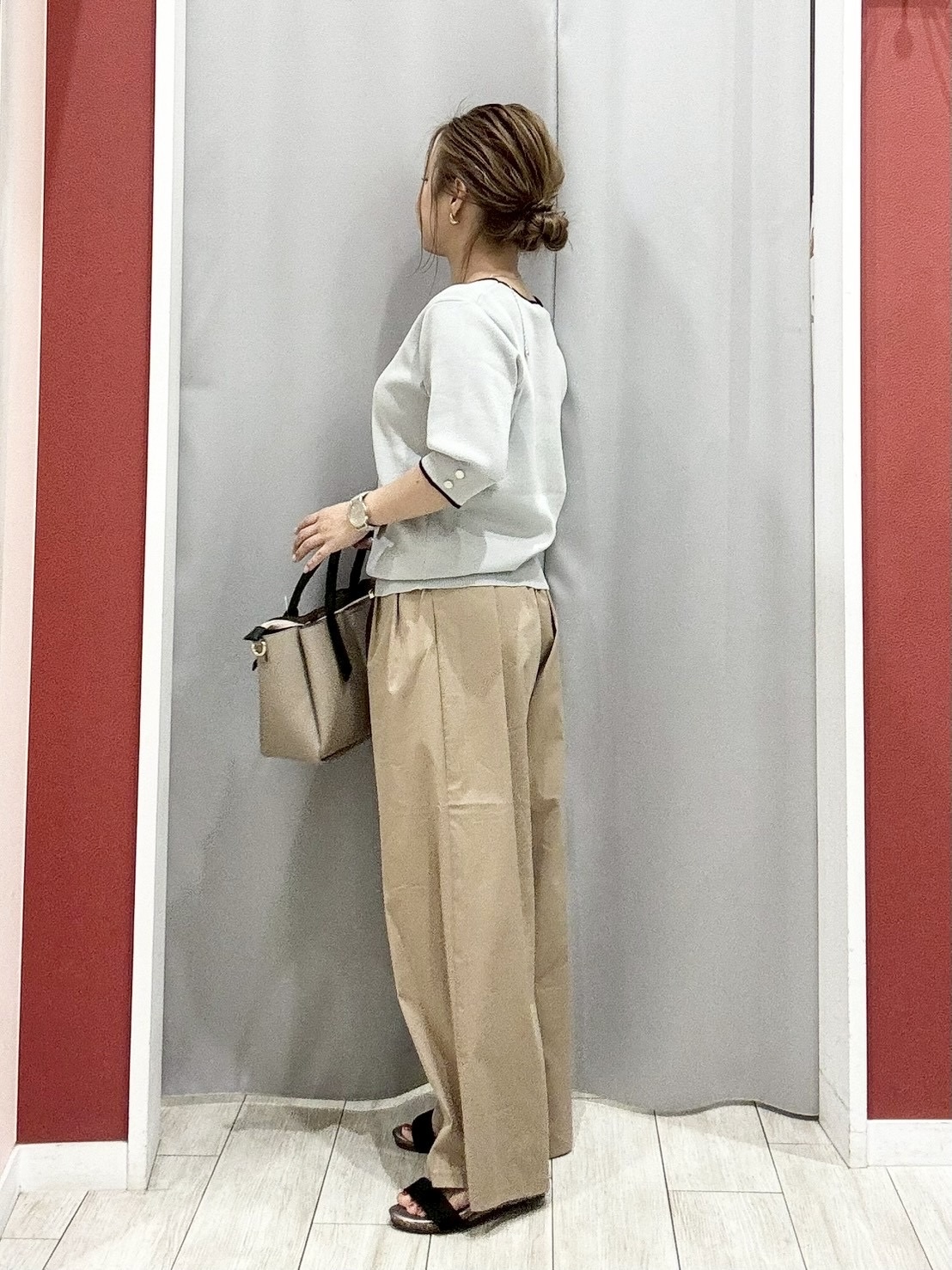 shioさんの「SHOO･LA･RUE｜【洗濯機可/UV/5分袖】ハートネックでお顔周りすっきり バイカラーニット」を使ったコーディネート