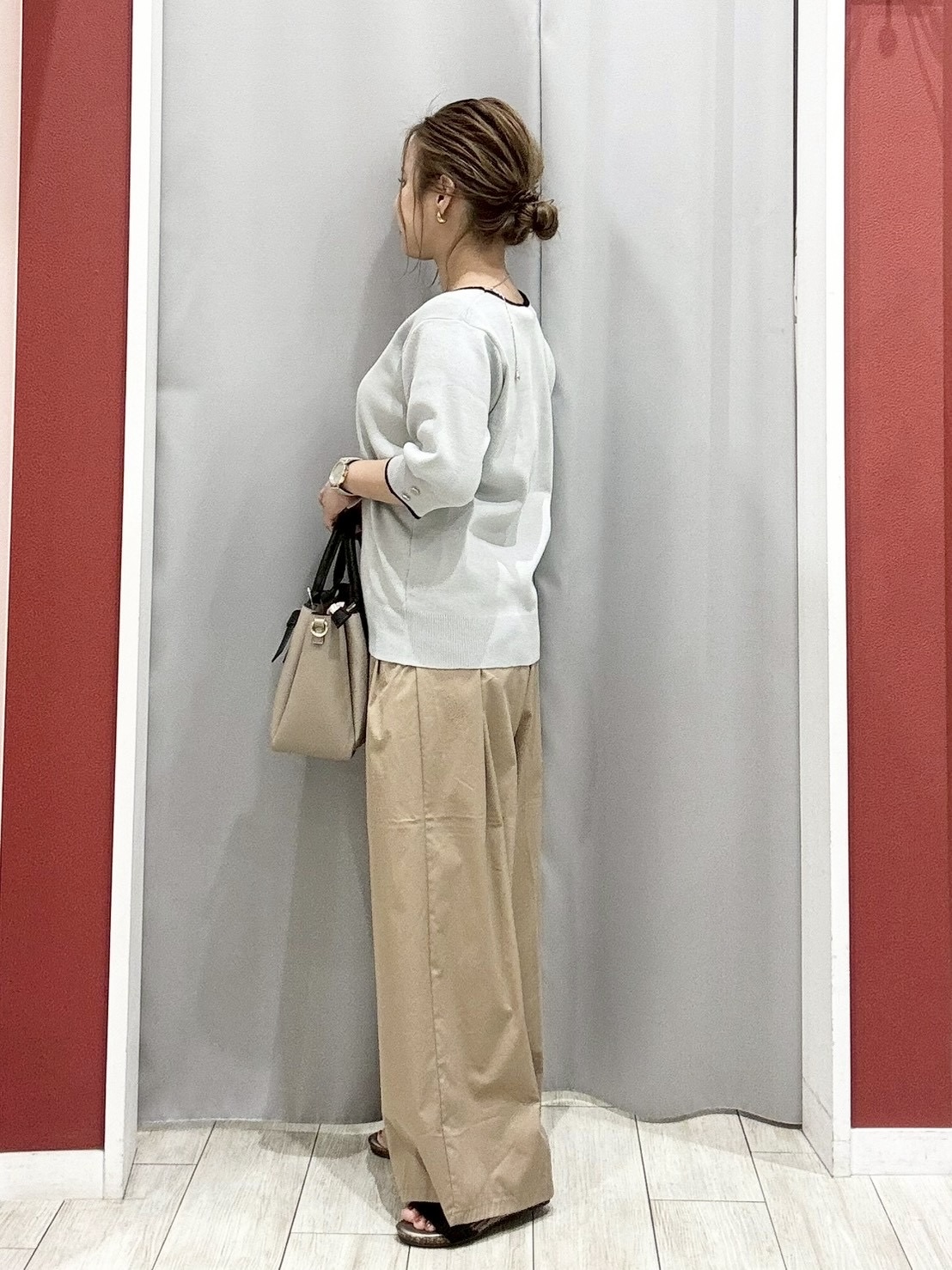 shioさんの「SHOO･LA･RUE｜【洗濯機可/UV/5分袖】ハートネックでお顔周りすっきり バイカラーニット」を使ったコーディネート